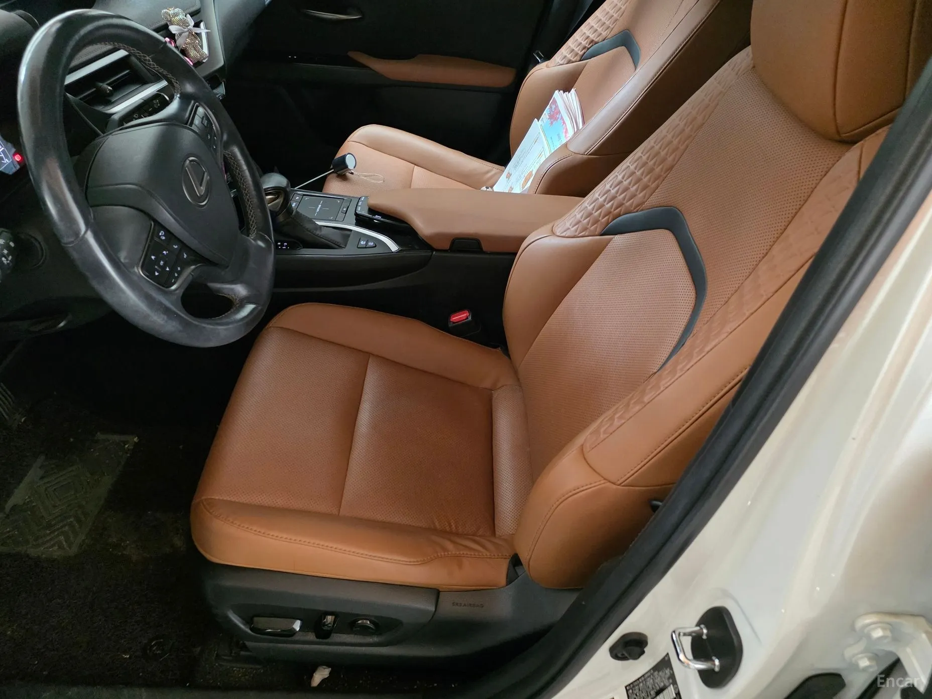 Lexus UX250h превью 7