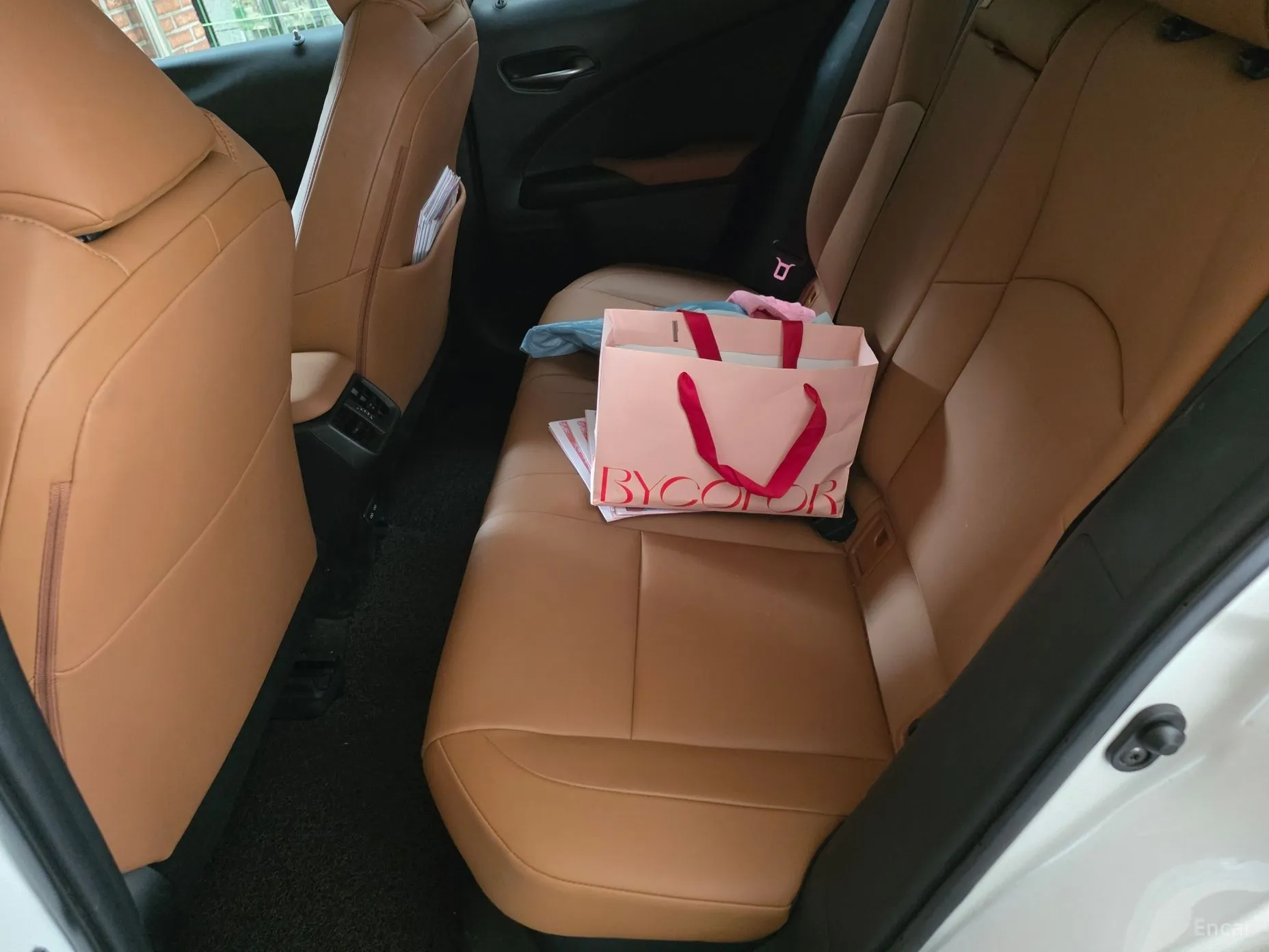 Lexus UX250h превью 8