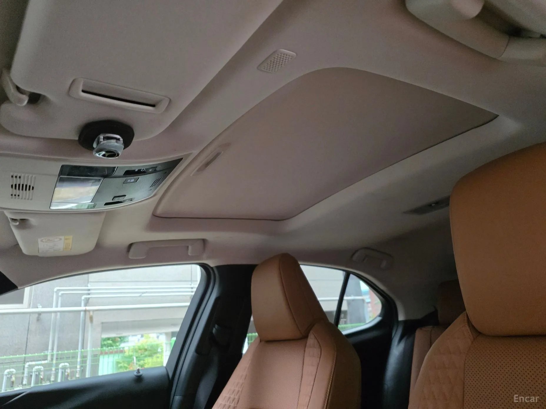 Lexus UX250h превью 9