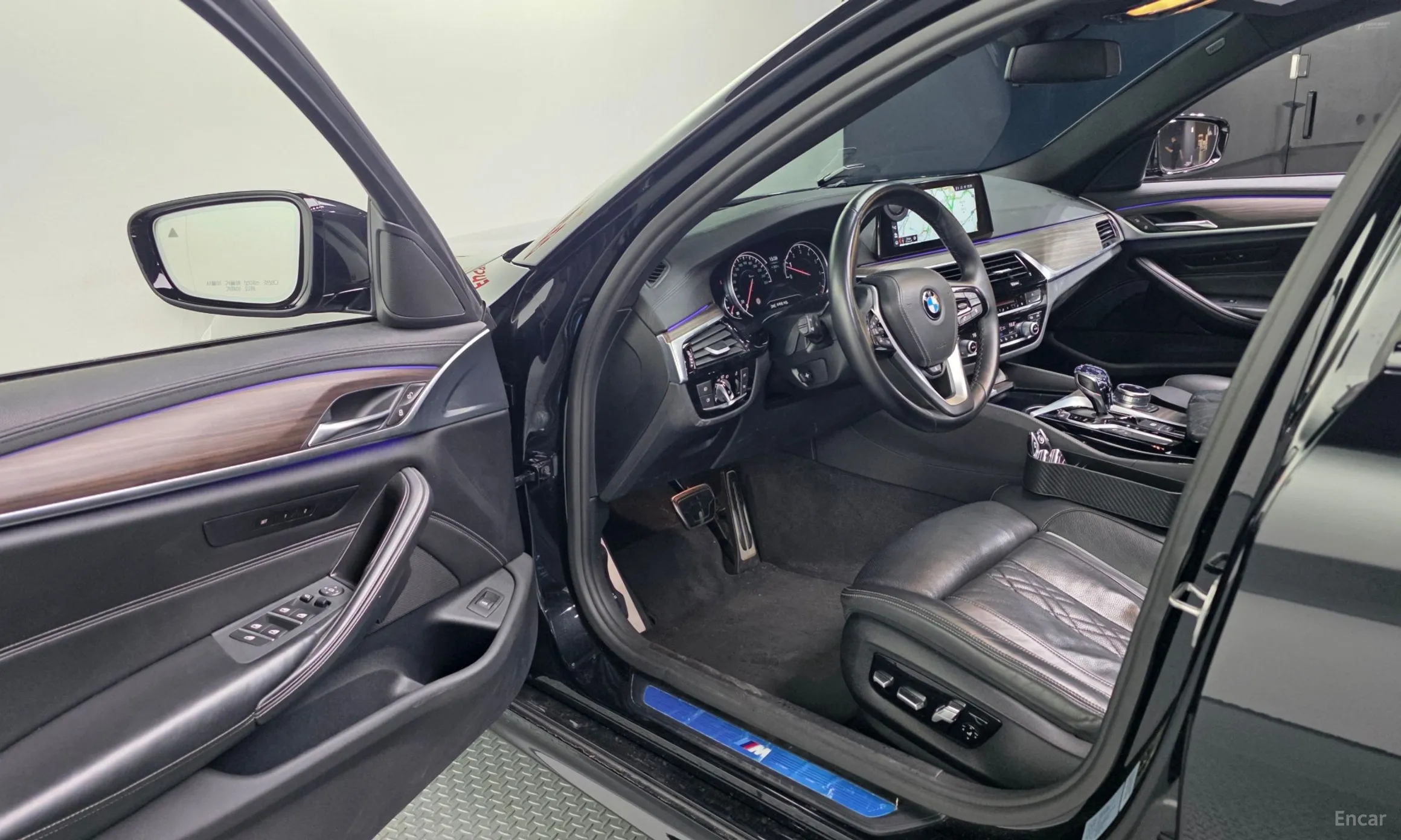 BMW 5 Series (G30) превью 10