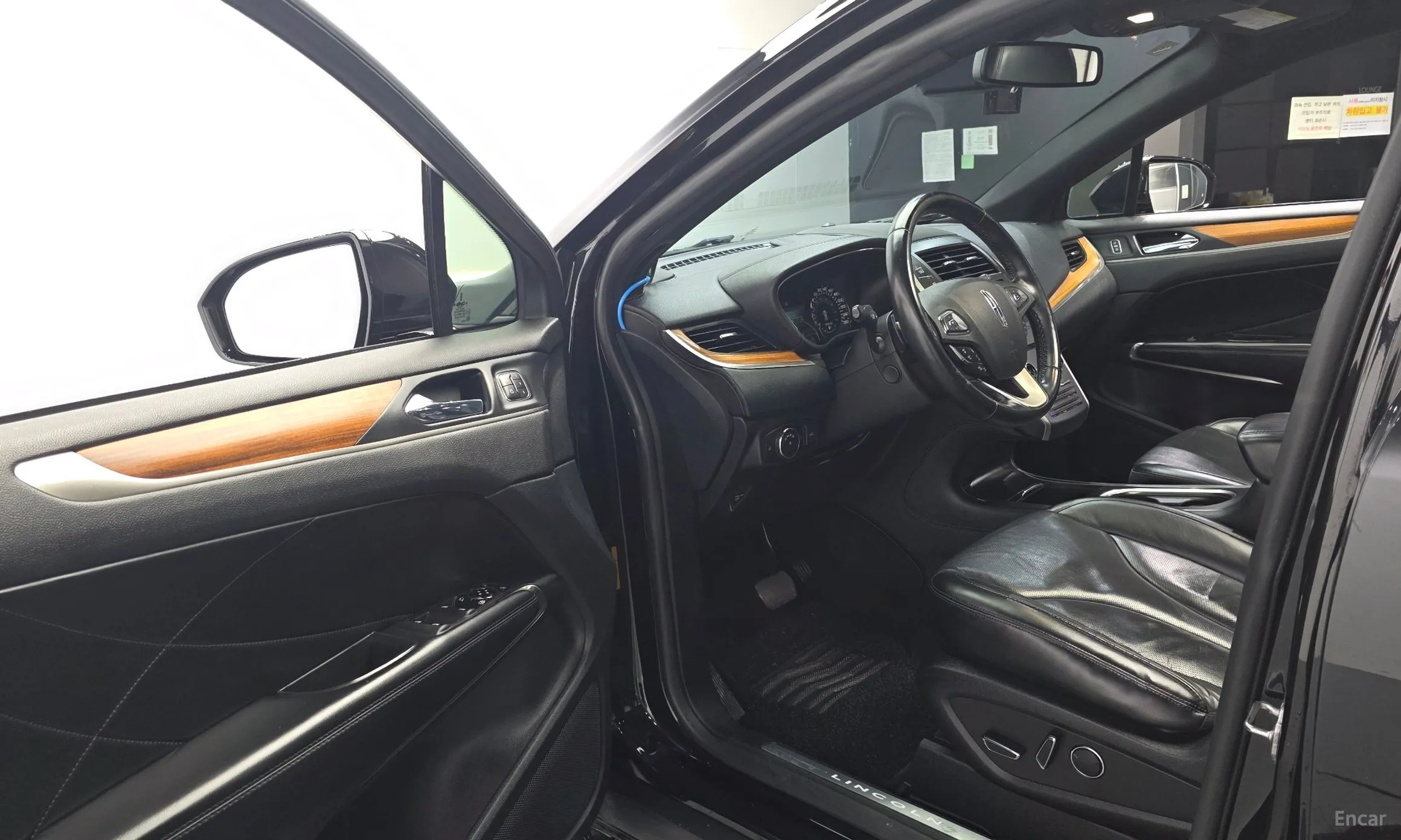 Lincoln MKC превью 10