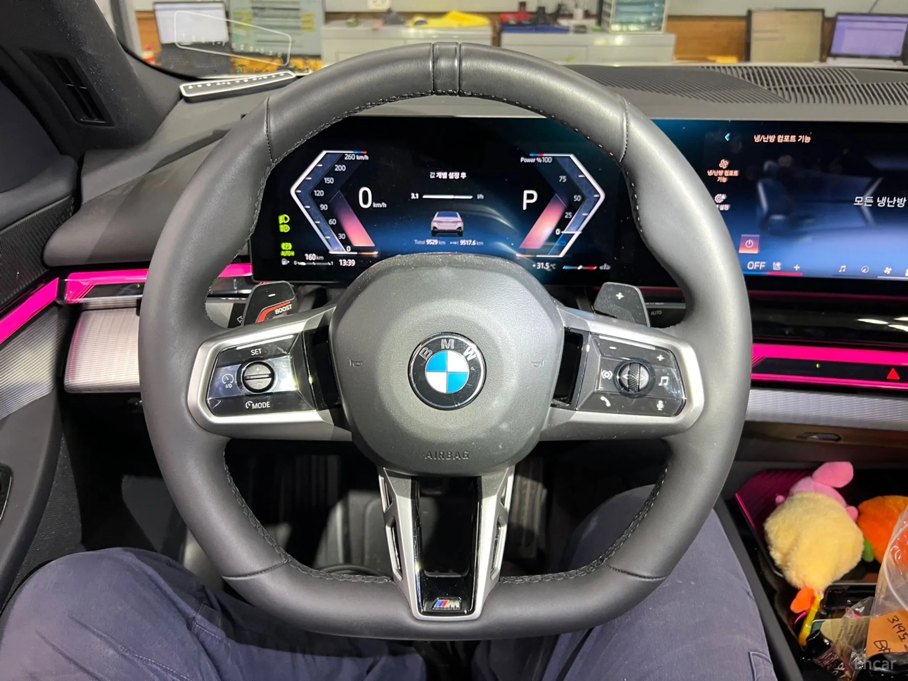 BMW 5 Series (G60) превью 10