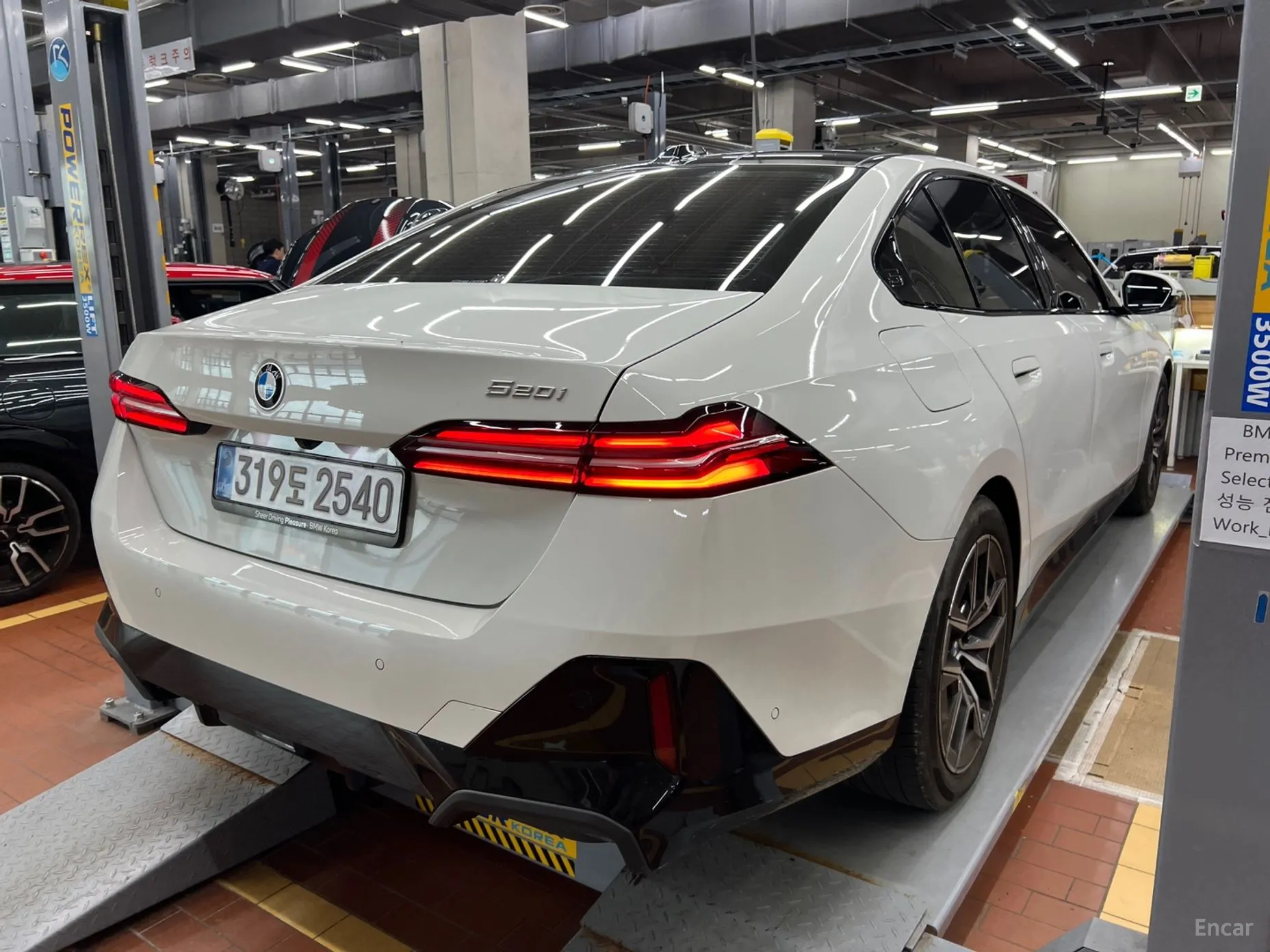BMW 5 Series (G60)
