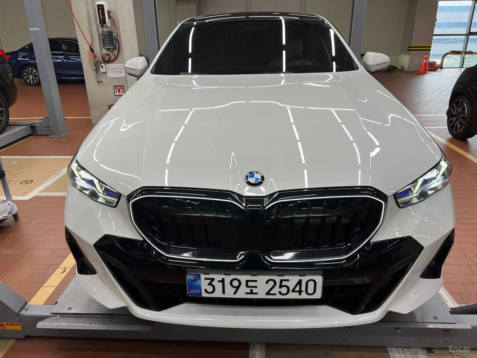 BMW 5 Series (G60) превью 3