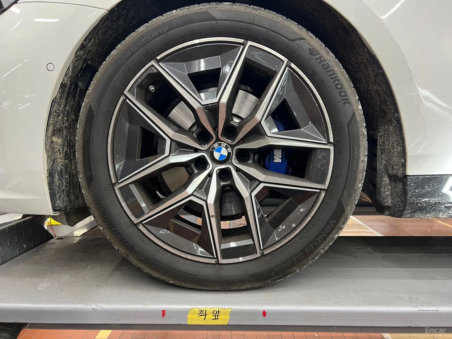 BMW 5 Series (G60) превью 5
