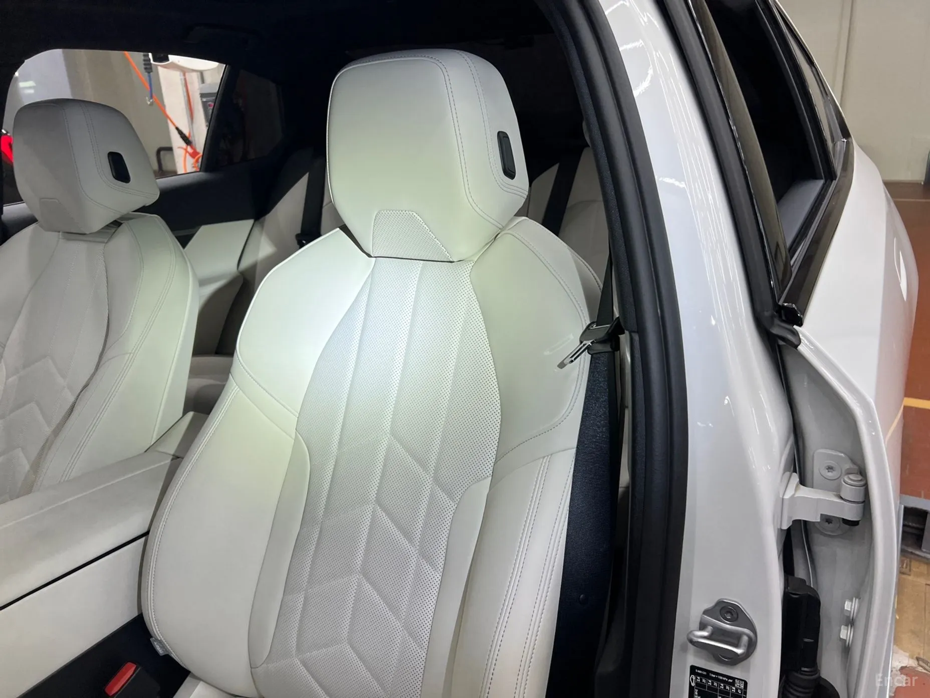 BMW 5 Series (G60) превью 8