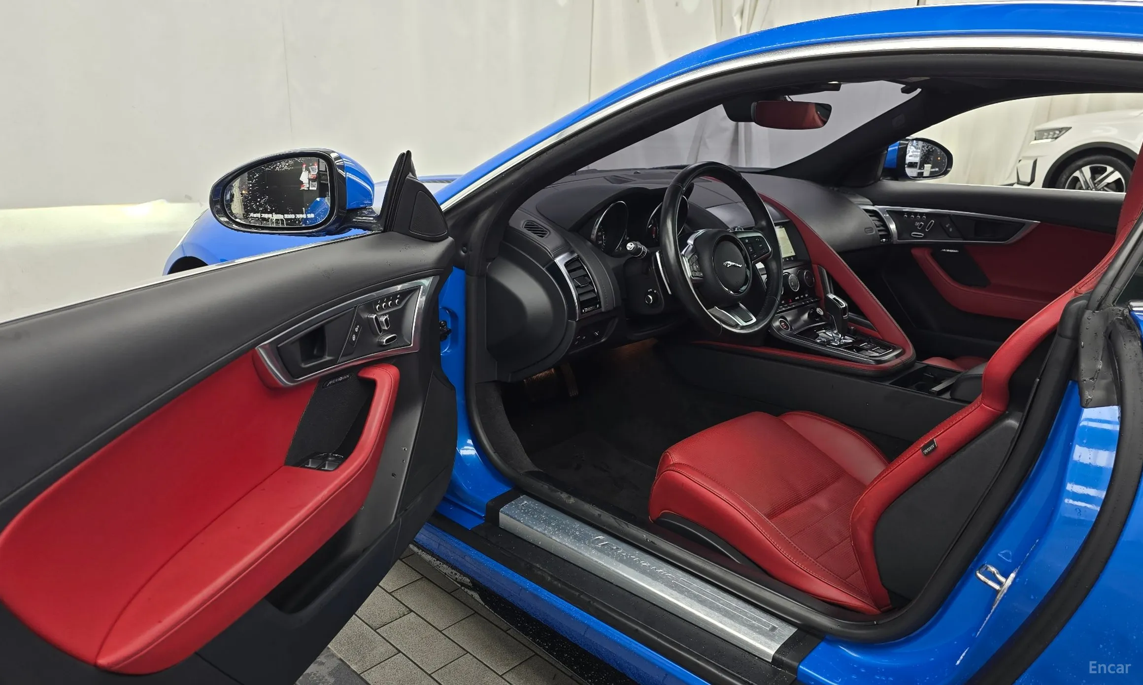 Jaguar F-TYPE превью 10