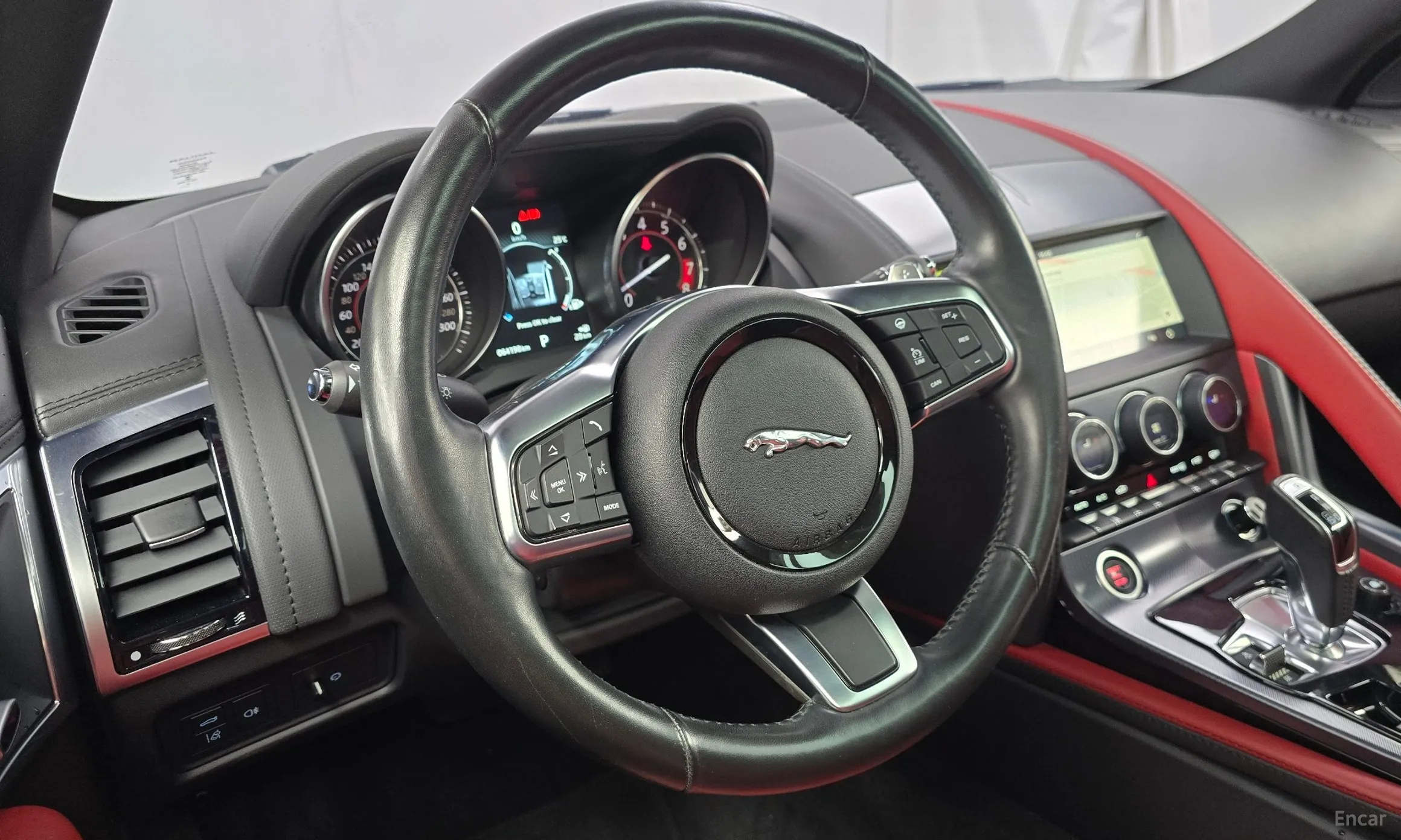 Jaguar F-TYPE превью 13