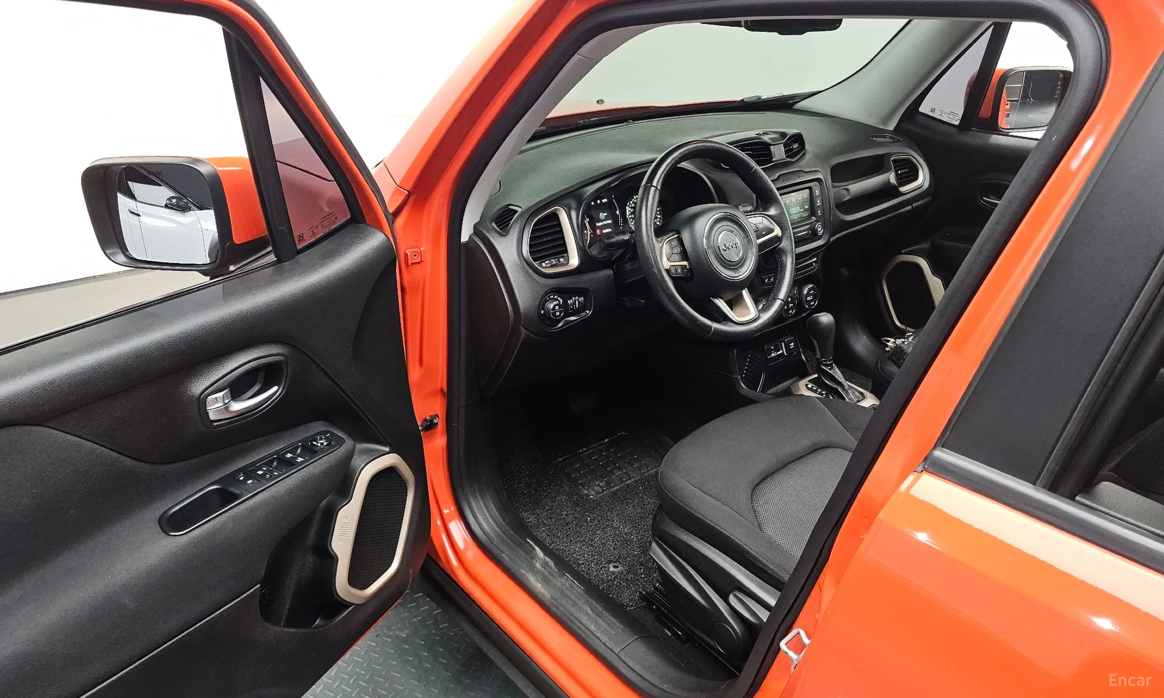 Jeep Renegade превью 11