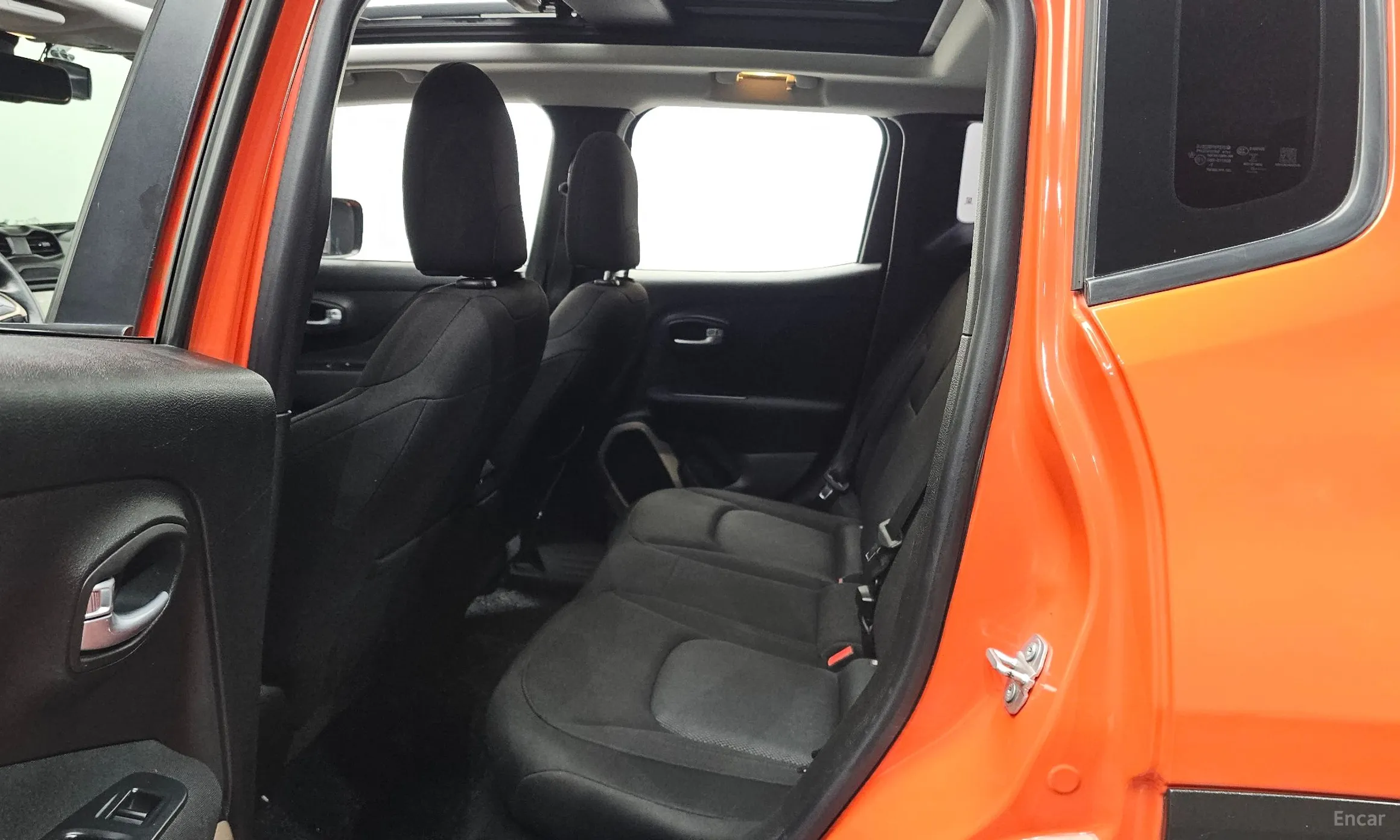 Jeep Renegade превью 12