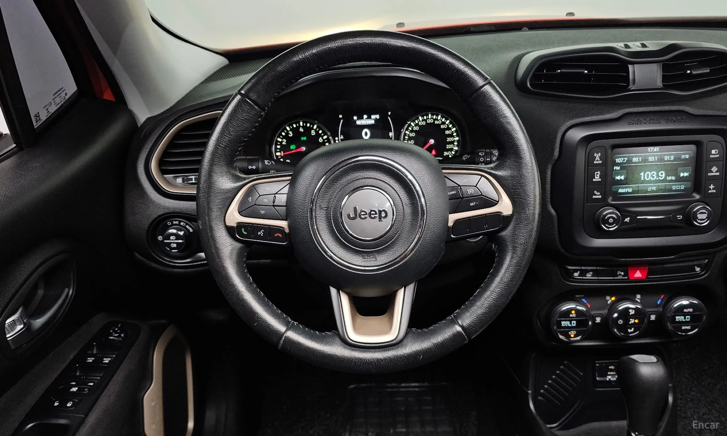 Jeep Renegade превью 13