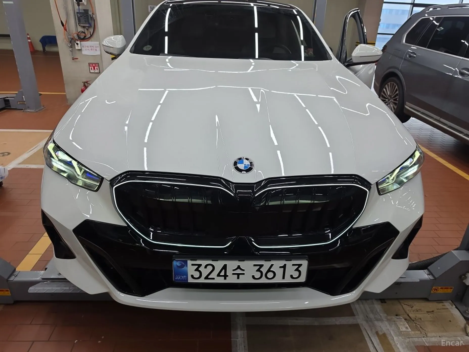 BMW 5 Series (G60)