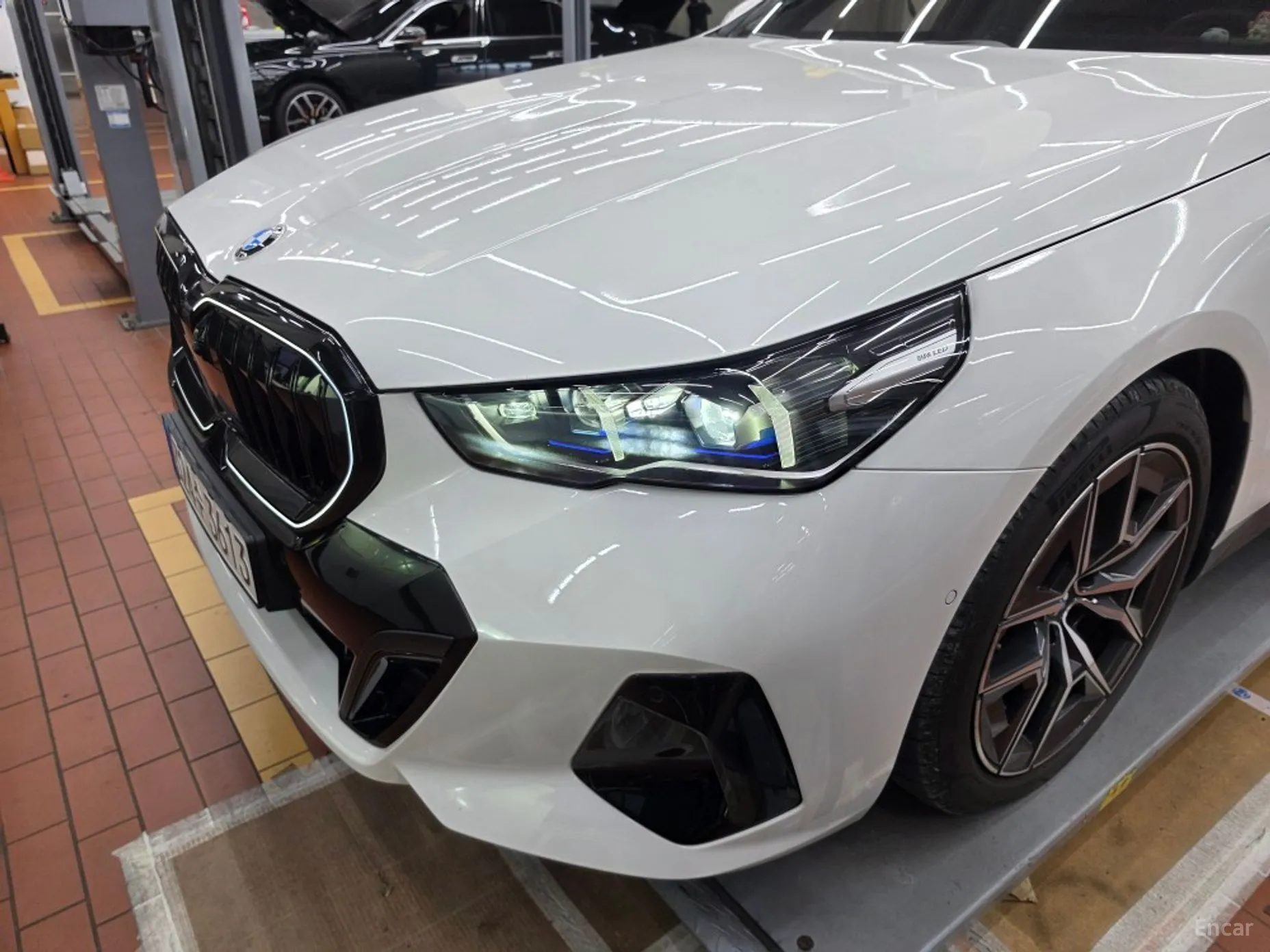 BMW 5 Series (G60)
