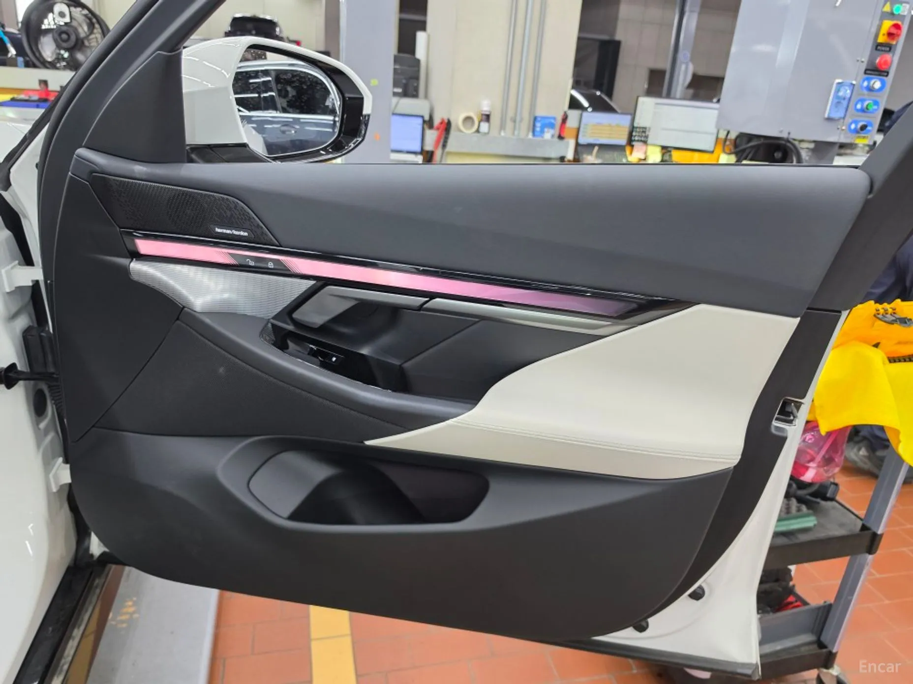 BMW 5 Series (G60) превью 6