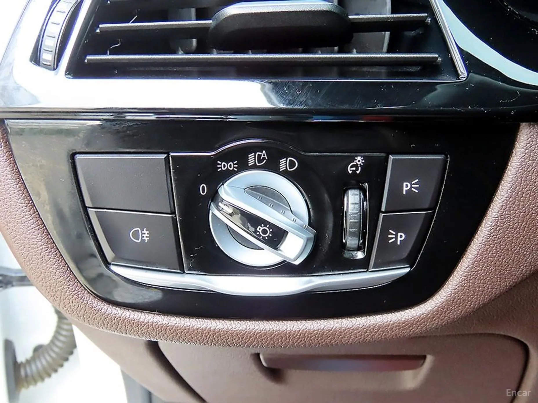 BMW 5 Series (G30) превью 15
