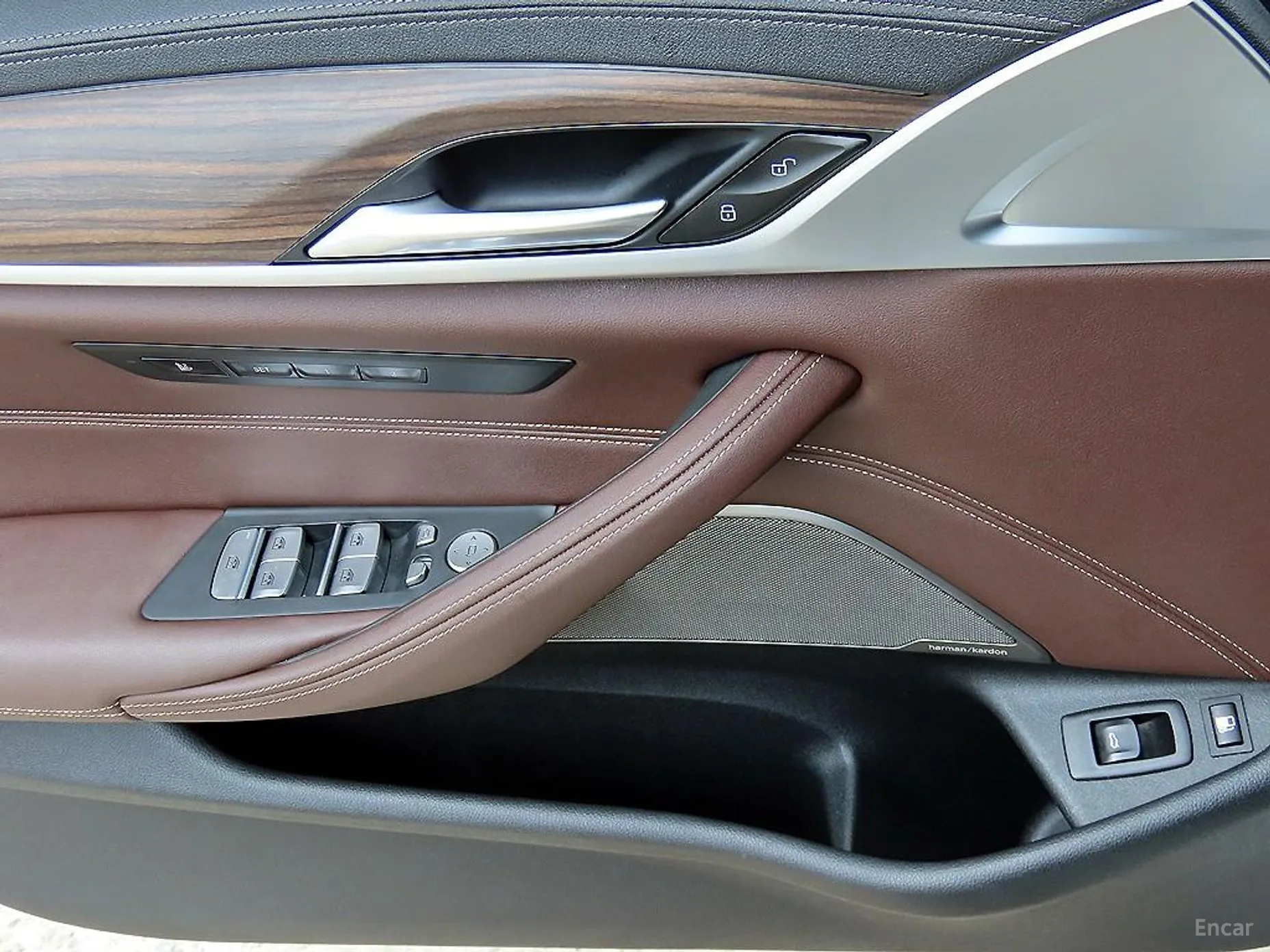 BMW 5 Series (G30) превью 18