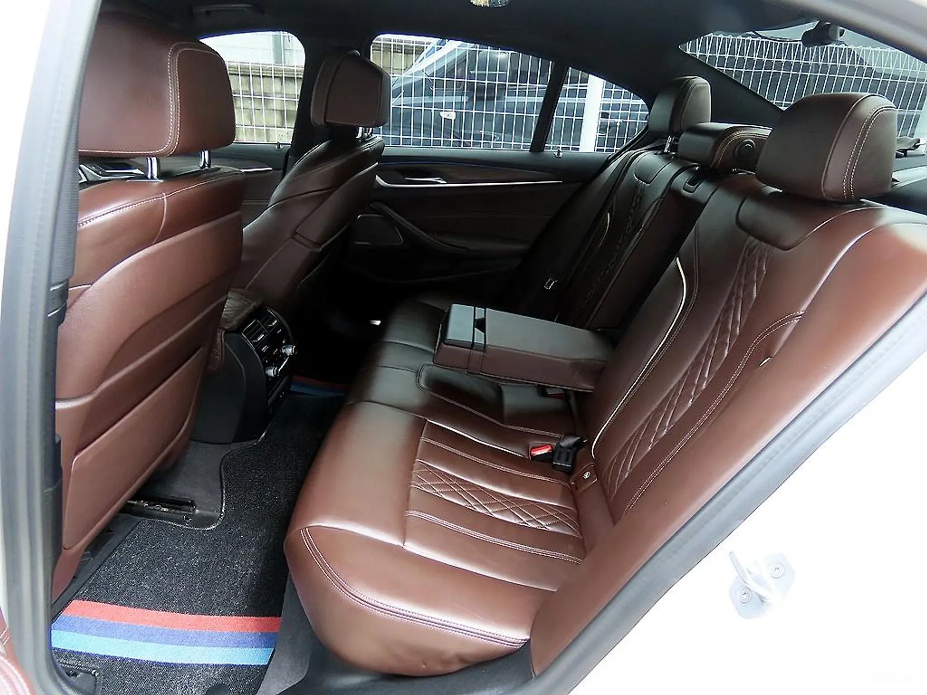 BMW 5 Series (G30) превью 20