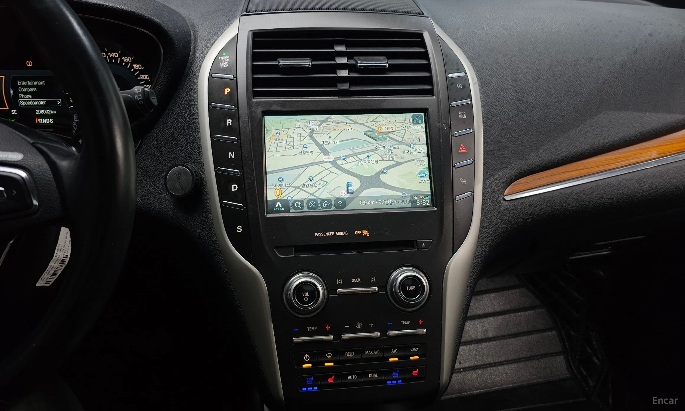 Lincoln MKC превью 13