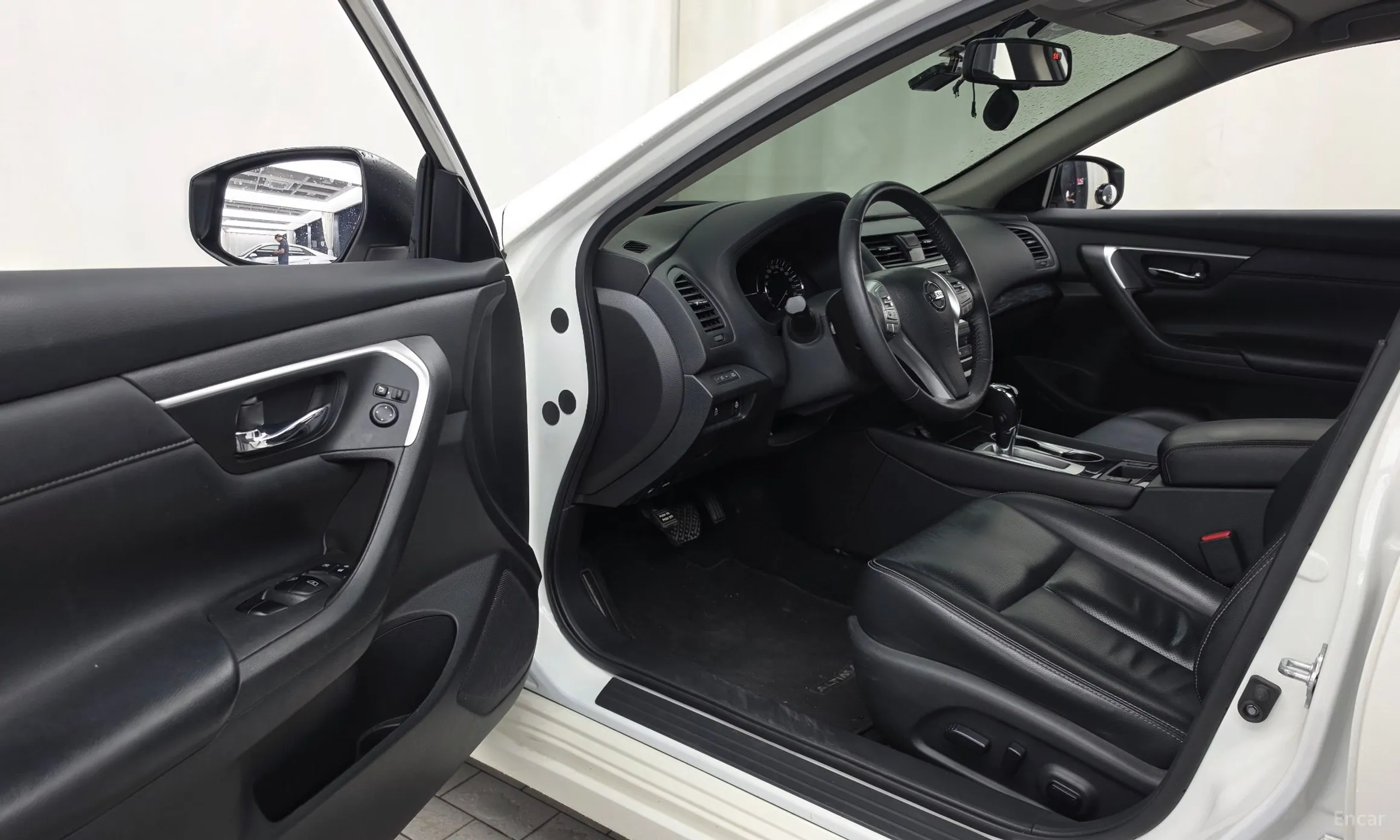 Nissan Altima превью 10