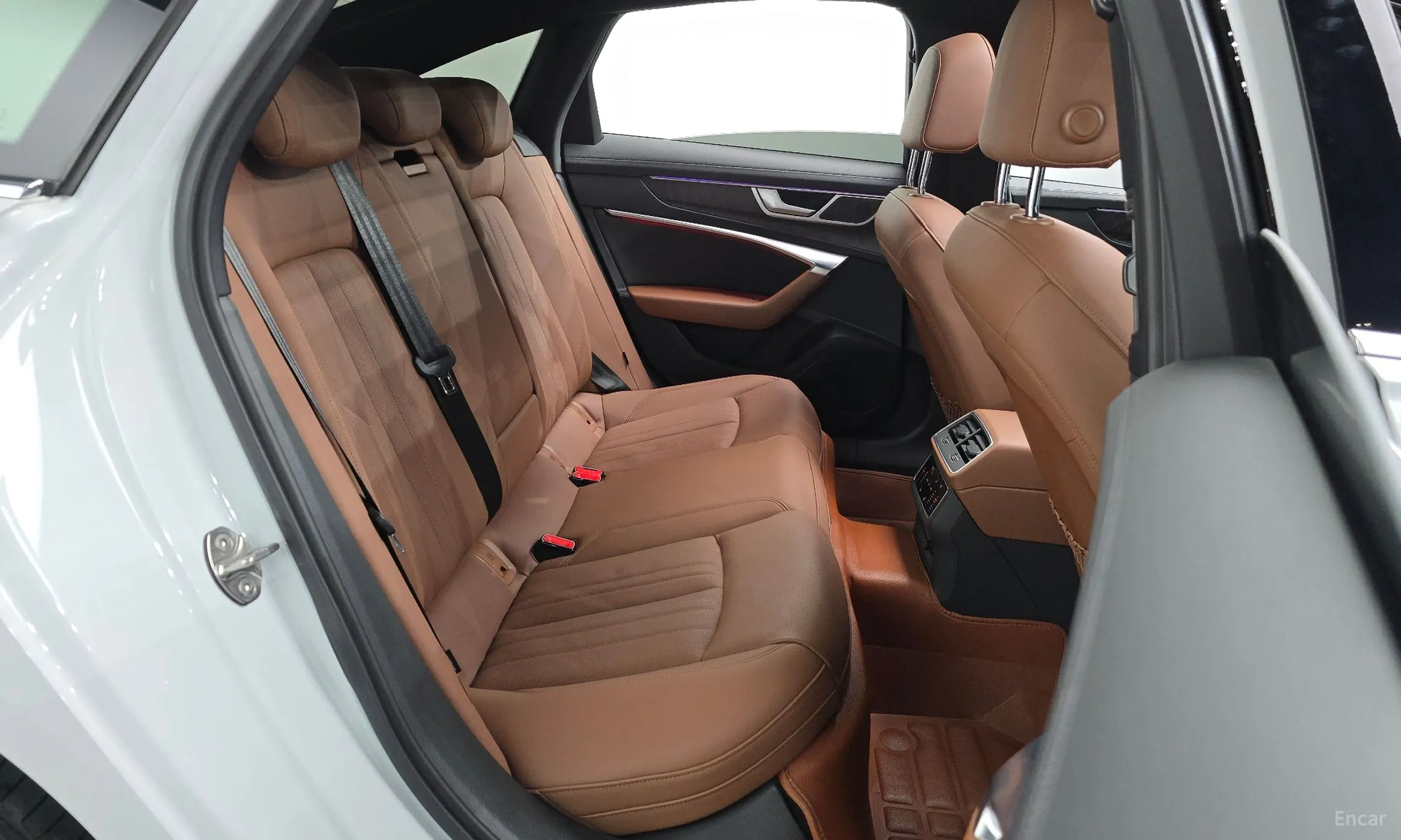 Audi A6 (C8) превью 11