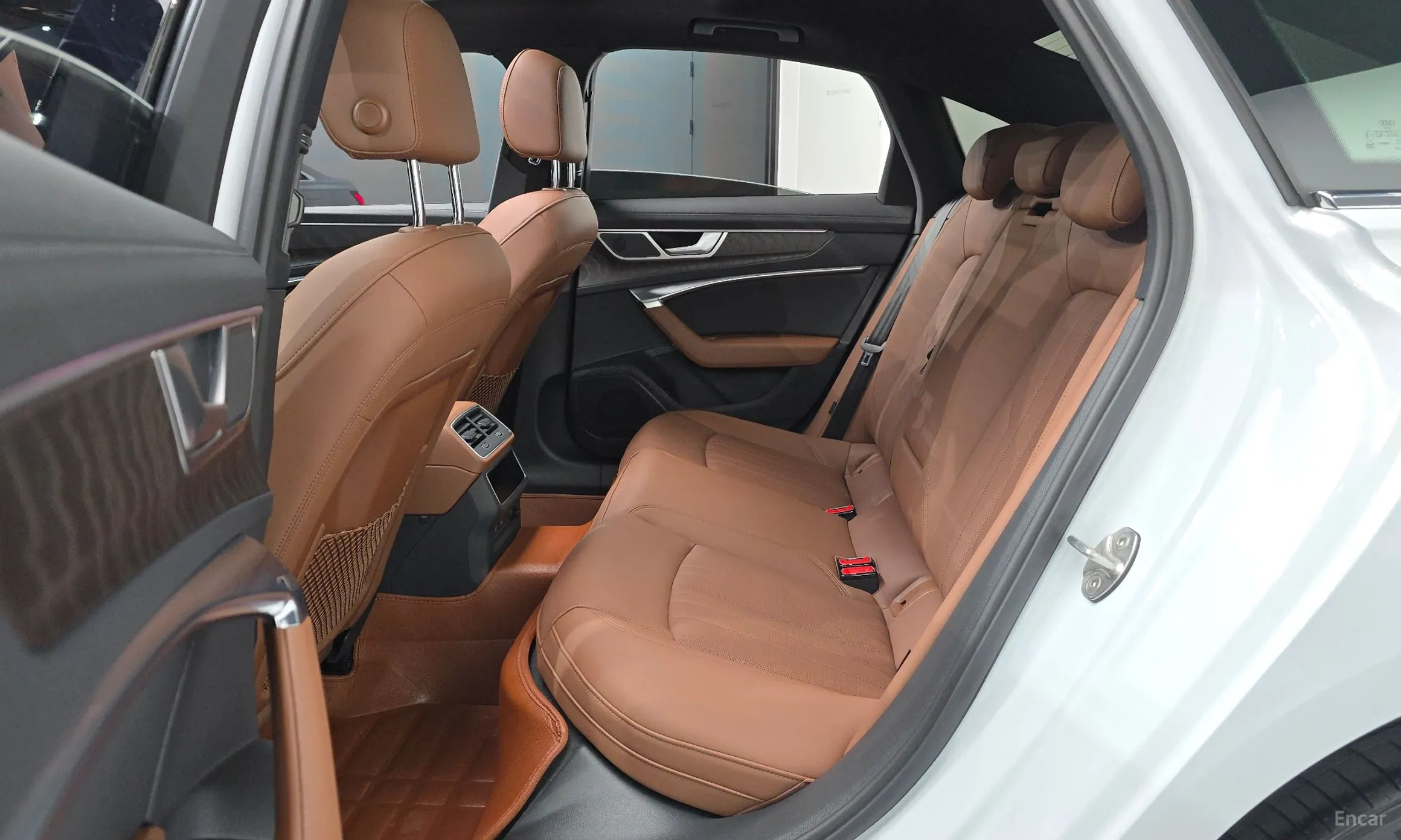 Audi A6 (C8) превью 12