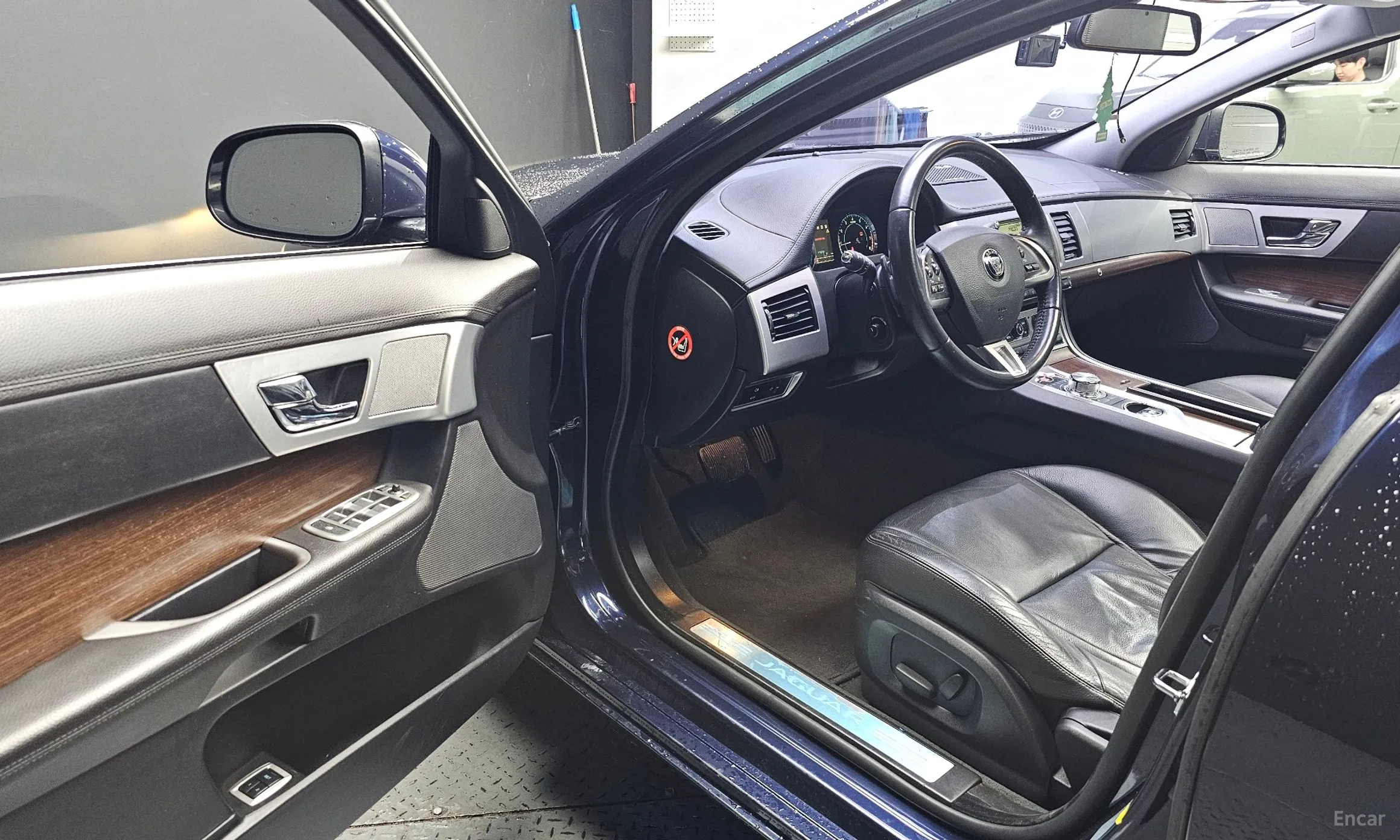Jaguar New XF превью 10
