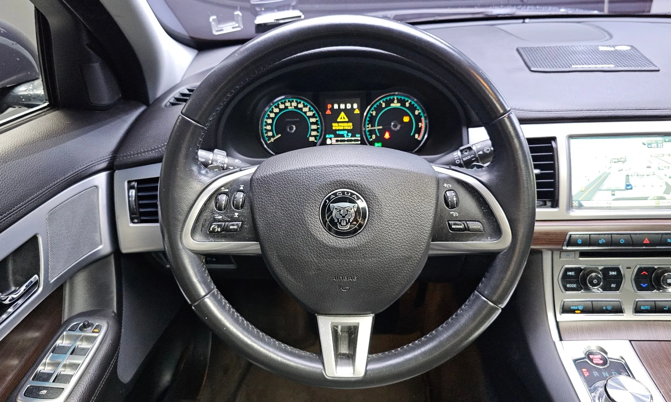 Jaguar New XF превью 12