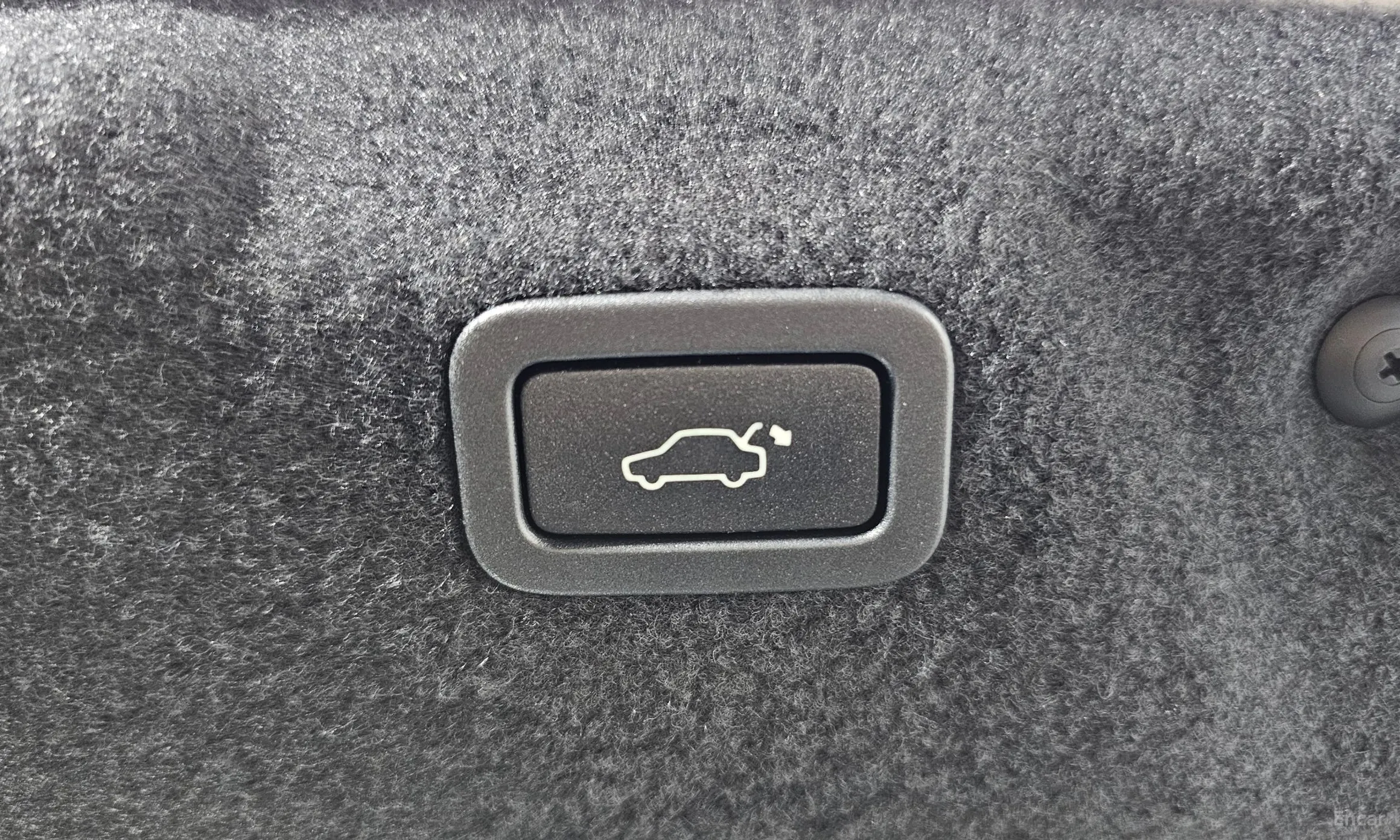 Jaguar XE превью 13