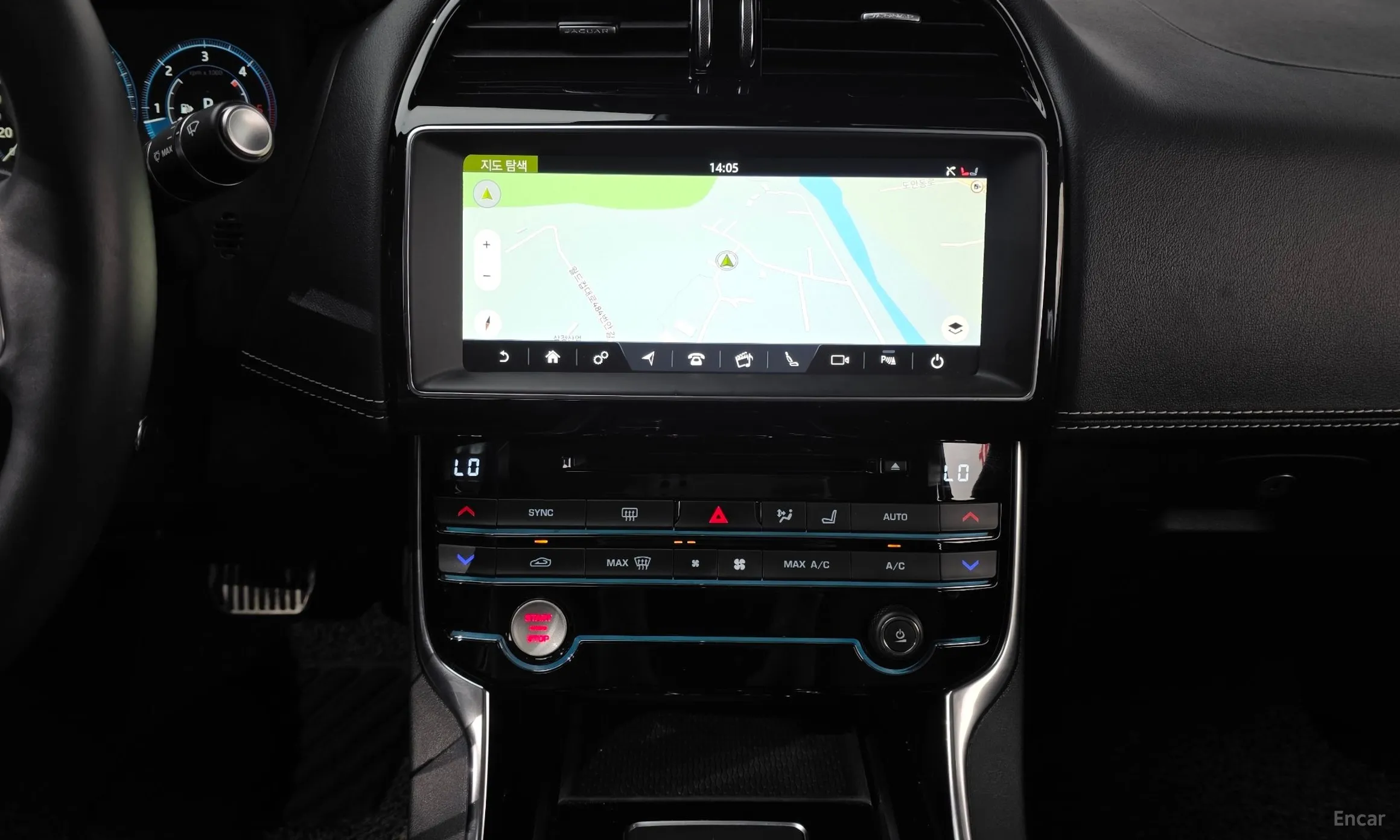 Jaguar XE превью 14