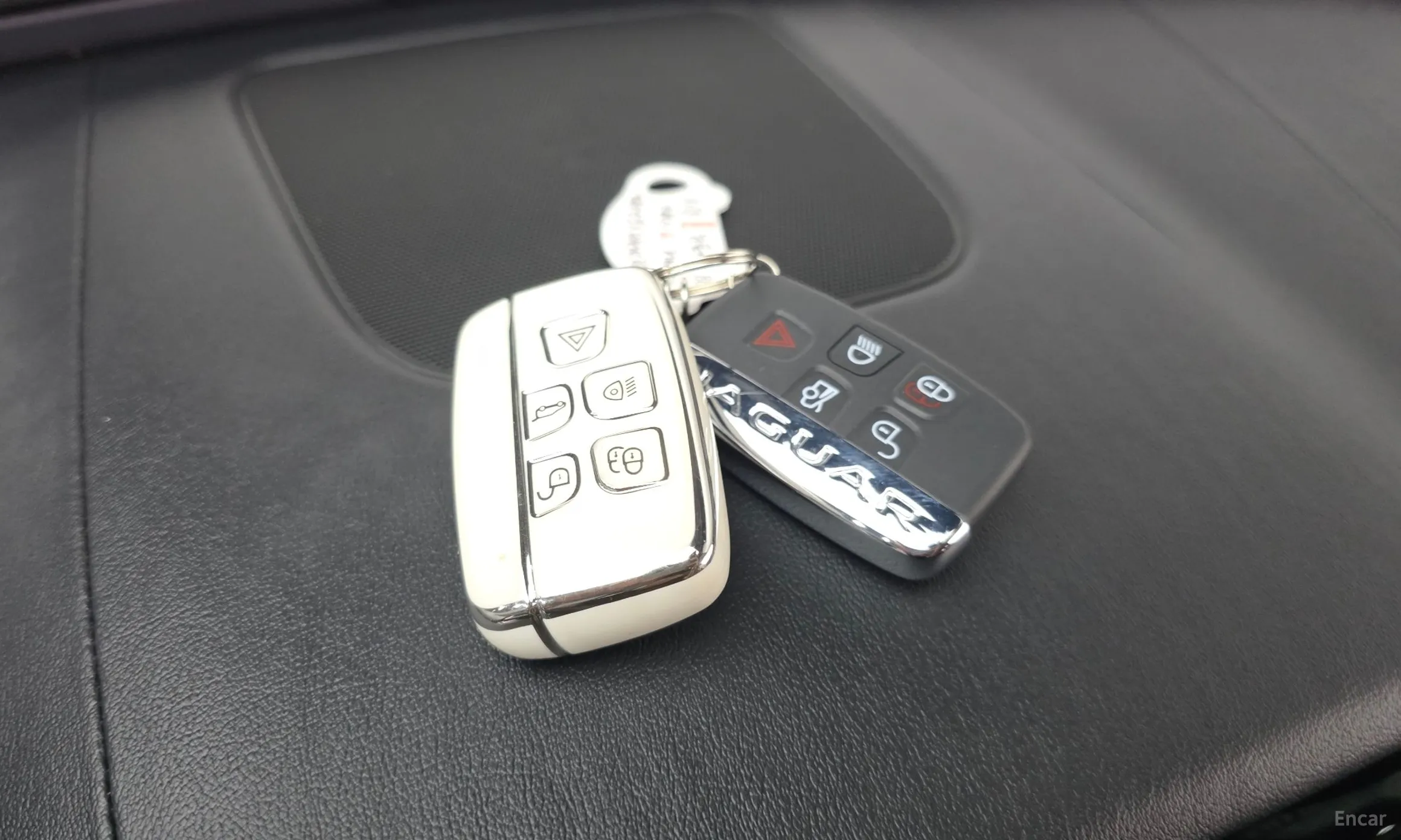 Jaguar XE превью 17
