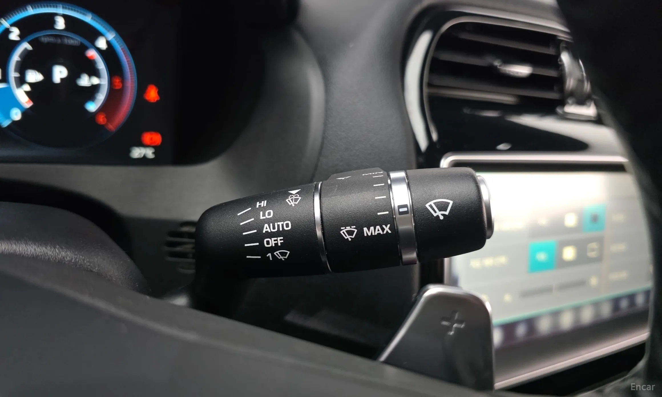 Jaguar XE превью 20