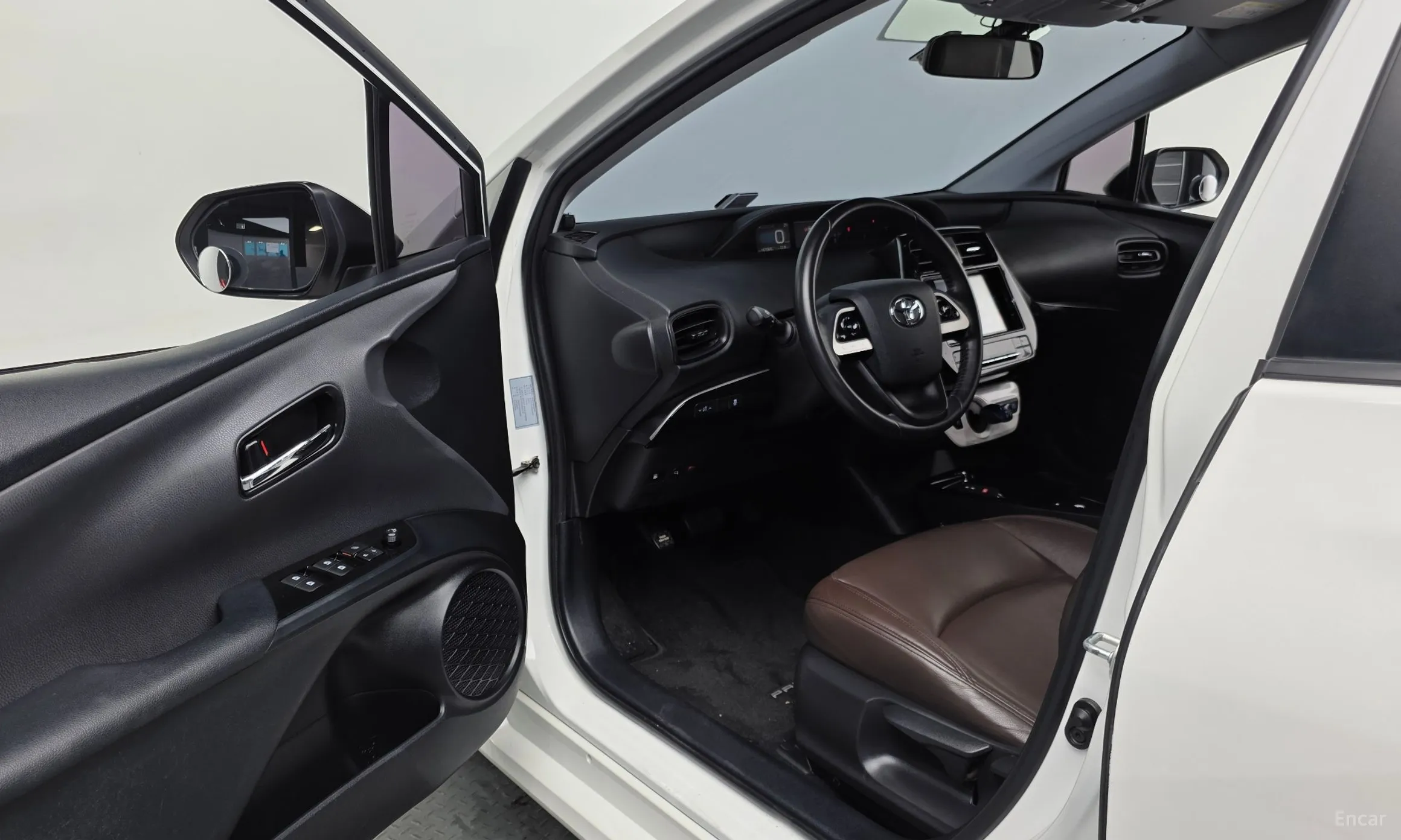 Toyota Prius 4th Generation превью 10