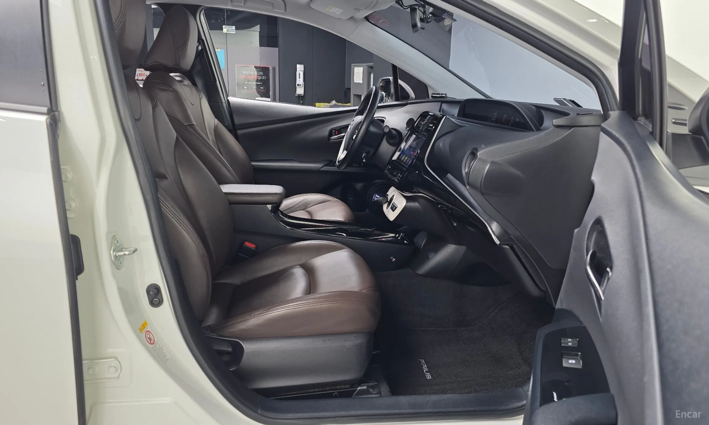 Toyota Prius 4th Generation превью 11