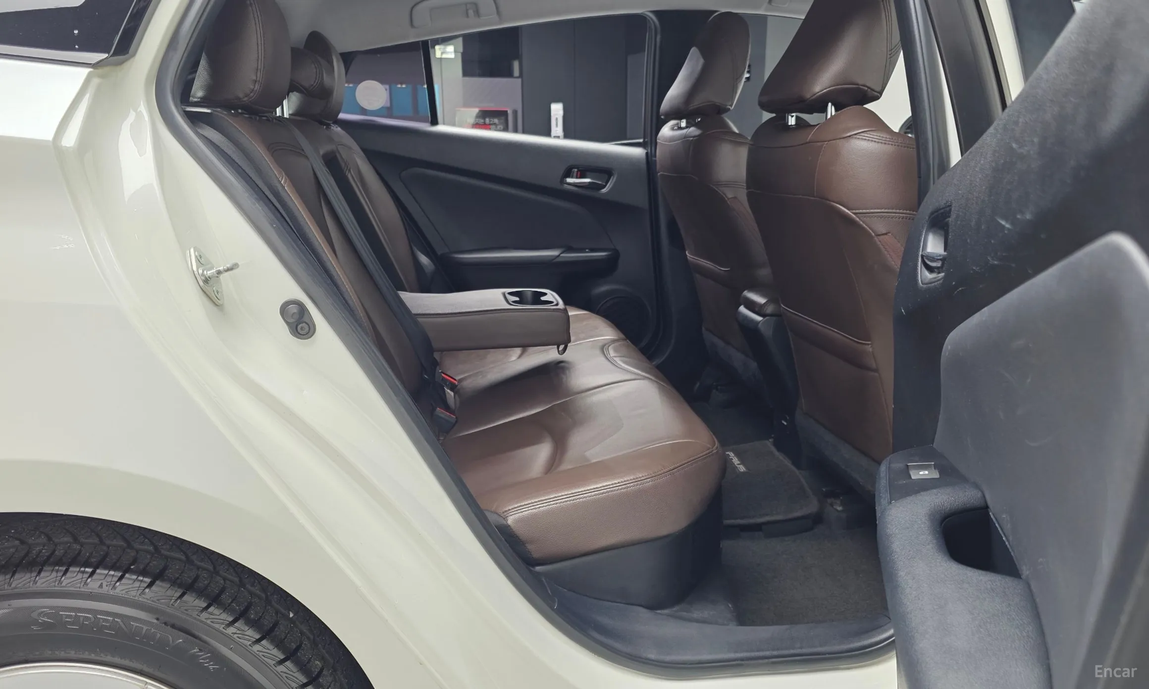 Toyota Prius 4th Generation превью 12
