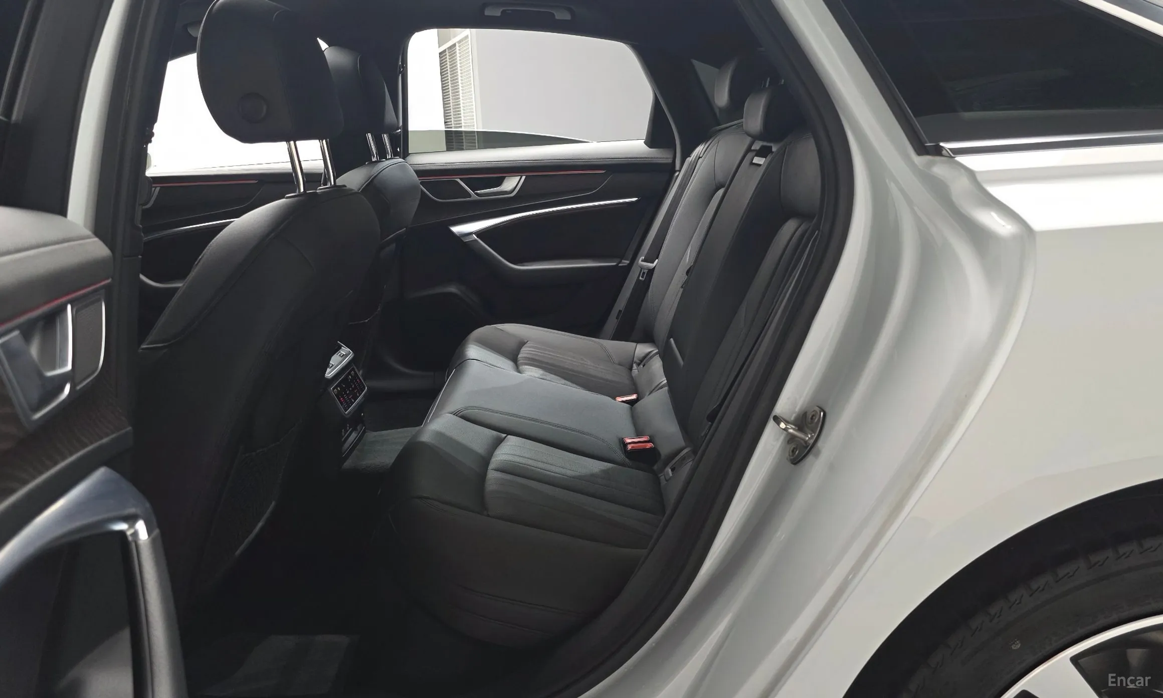 Audi A6 (C8) превью 12