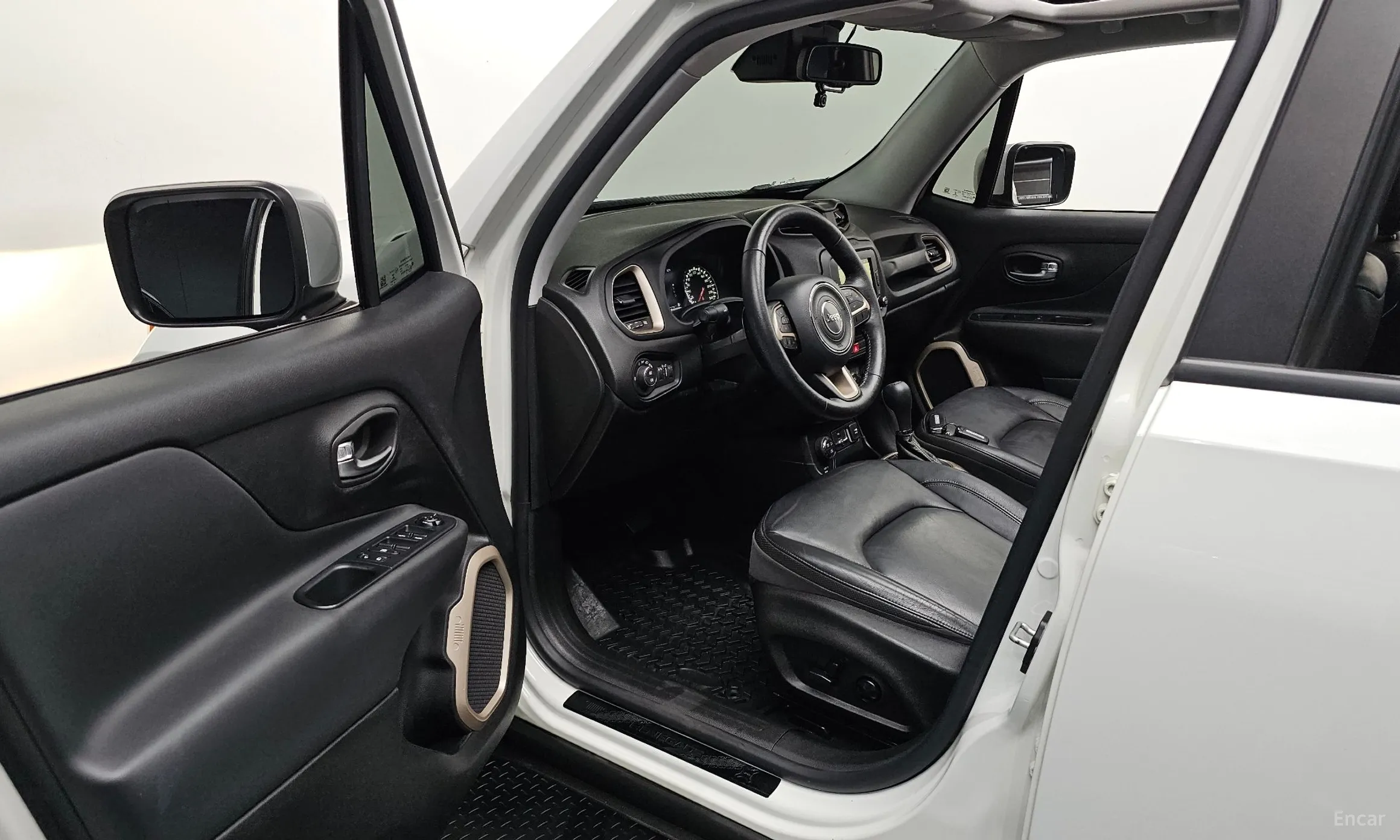 Jeep Renegade превью 10