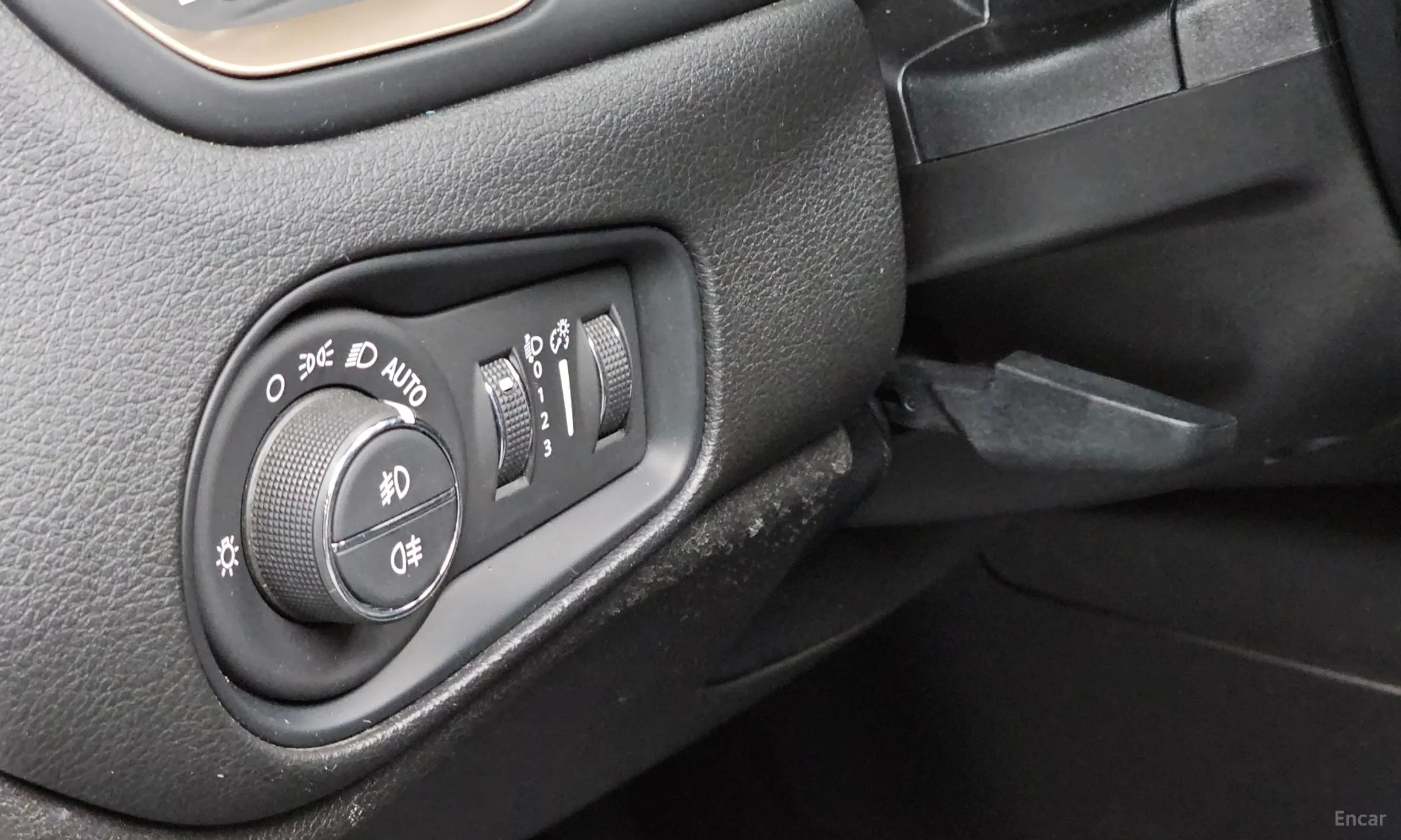 Jeep Renegade превью 14