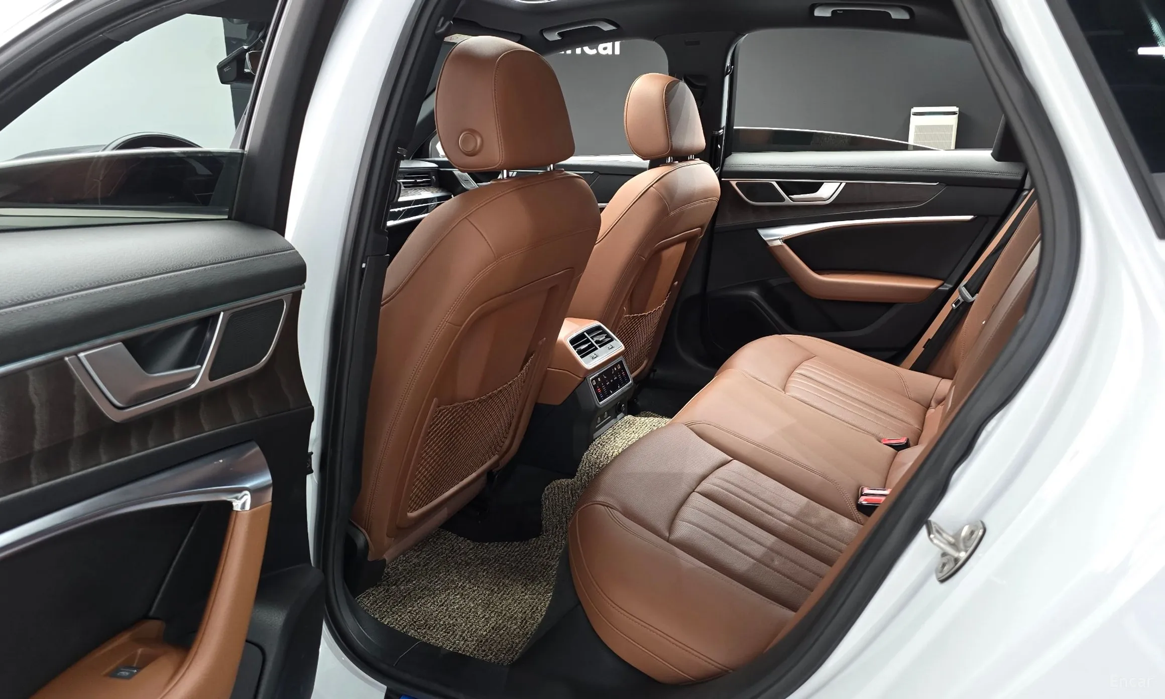 Audi A6 (C8) превью 11