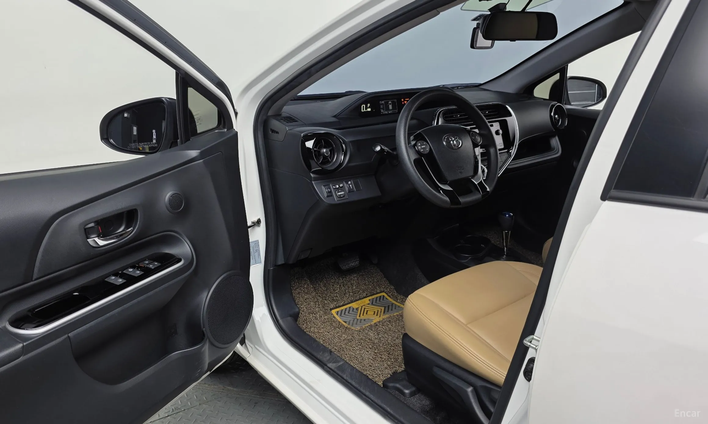 Toyota Prius C превью 10