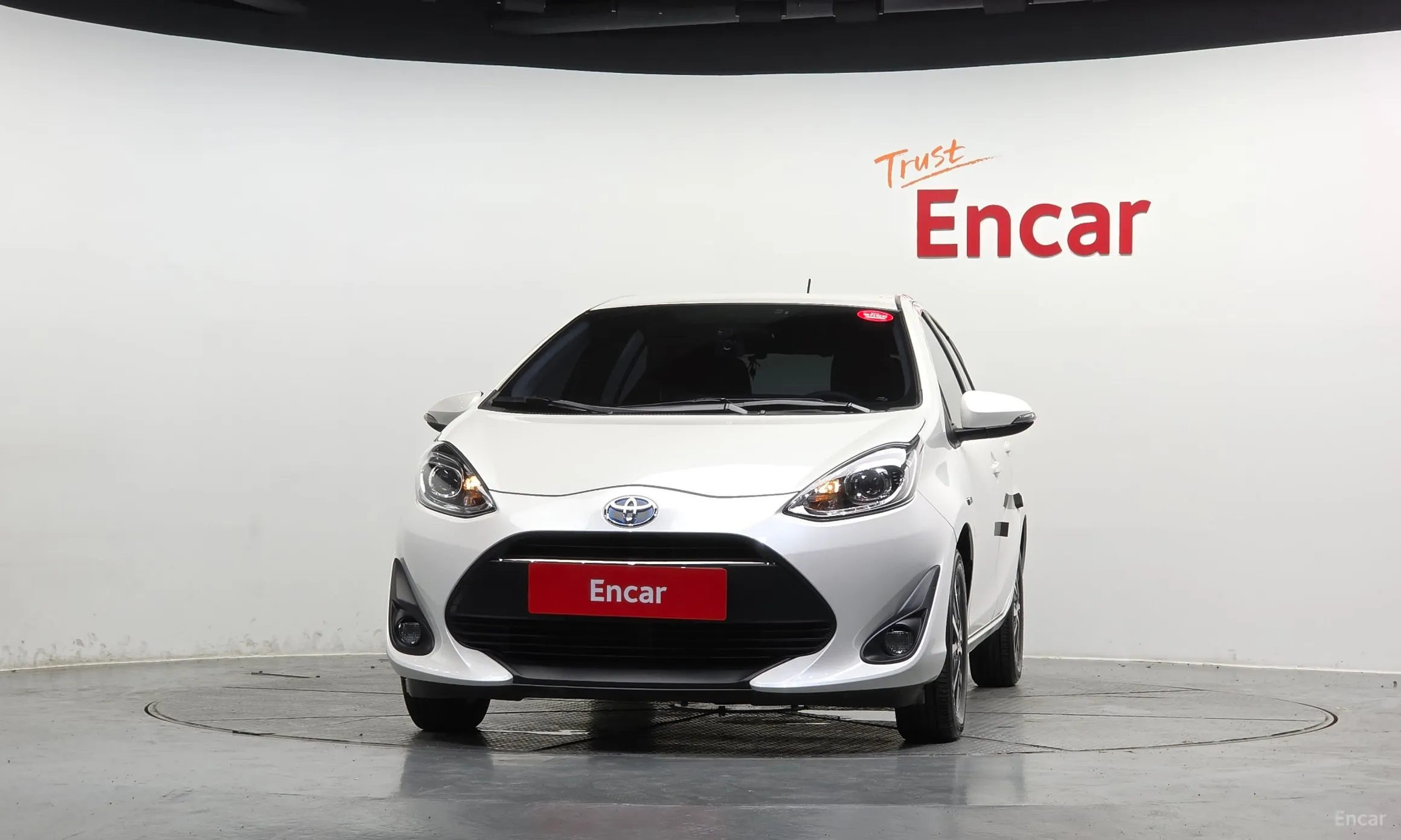 Toyota Prius C превью 3