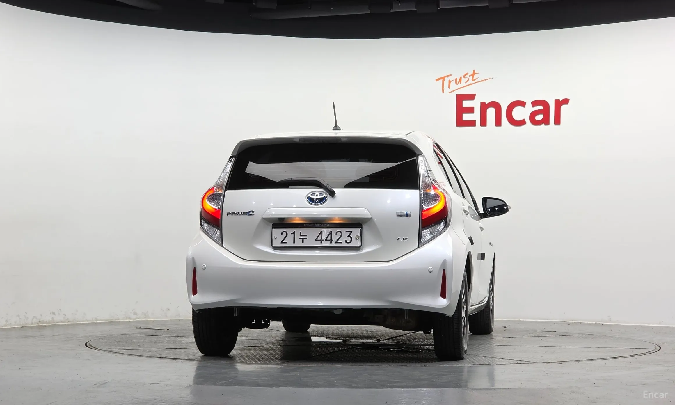 Toyota Prius C превью 4