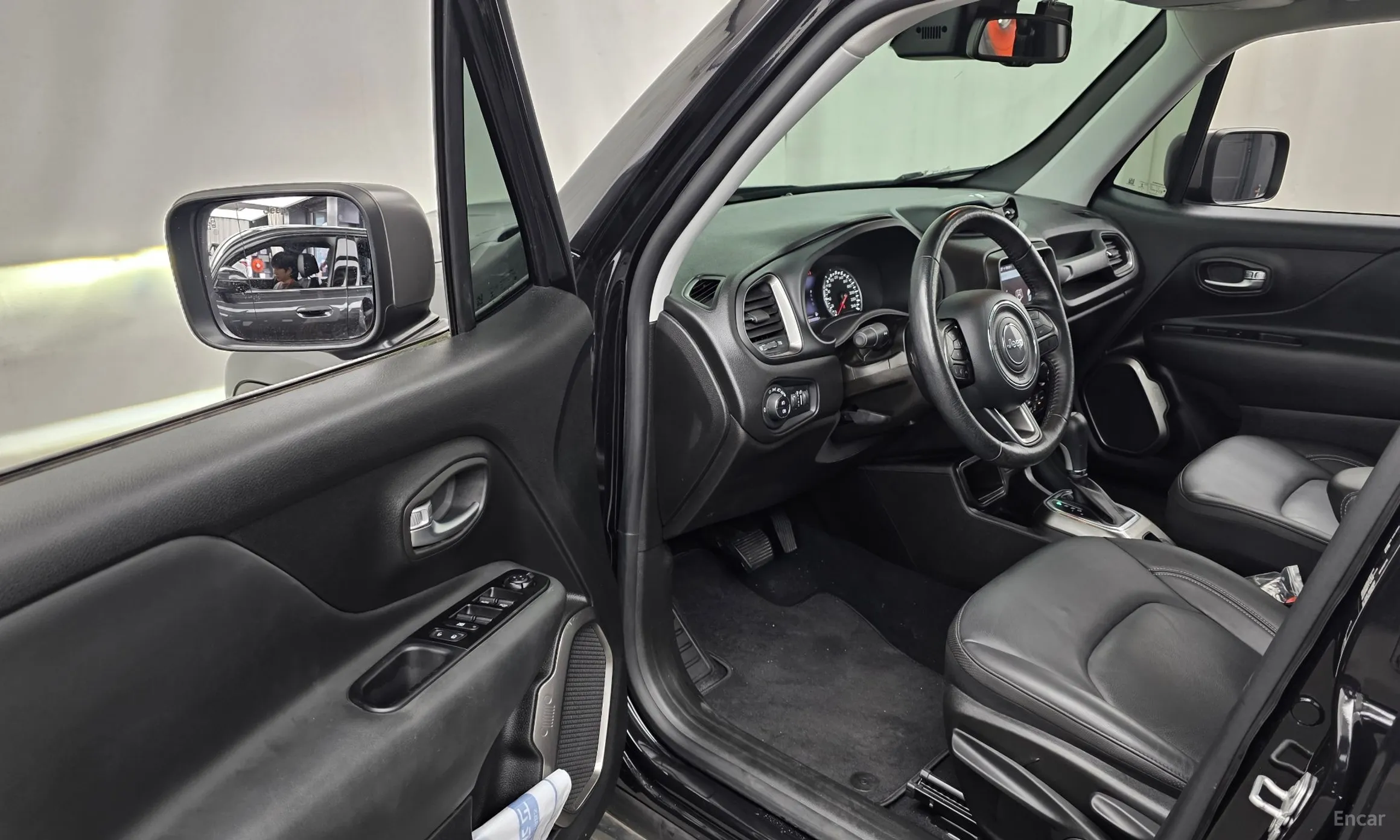 Jeep Renegade превью 10