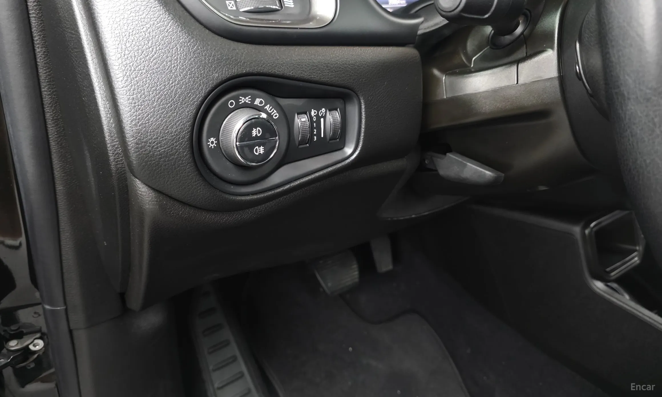 Jeep Renegade превью 18