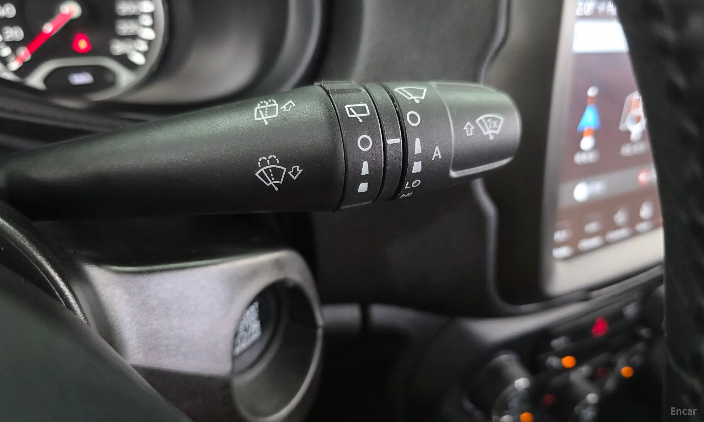 Jeep Renegade превью 19