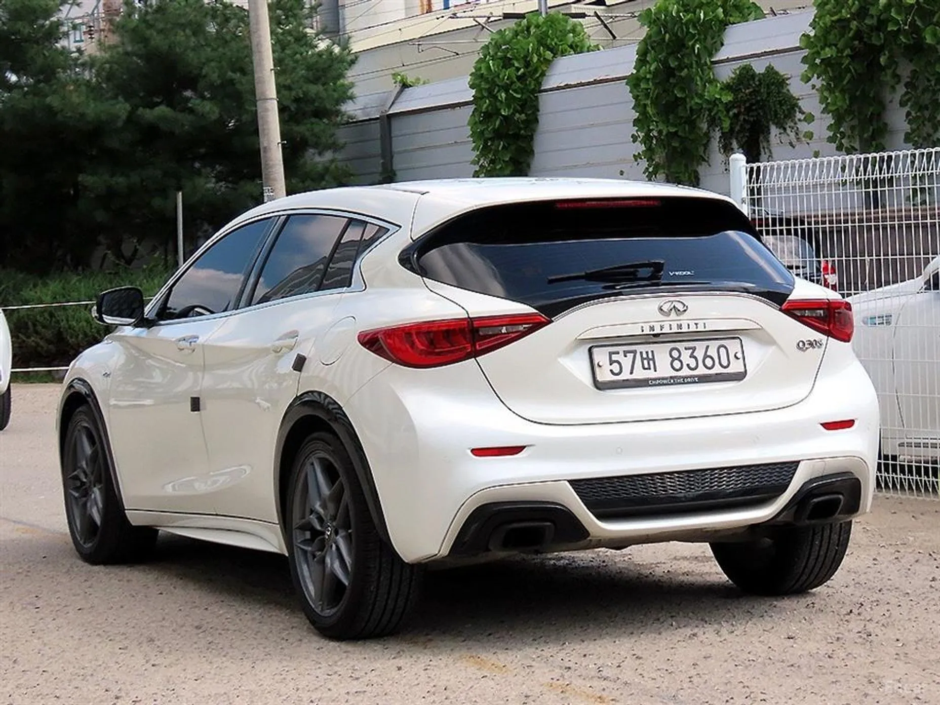 Infiniti Q30 превью 3