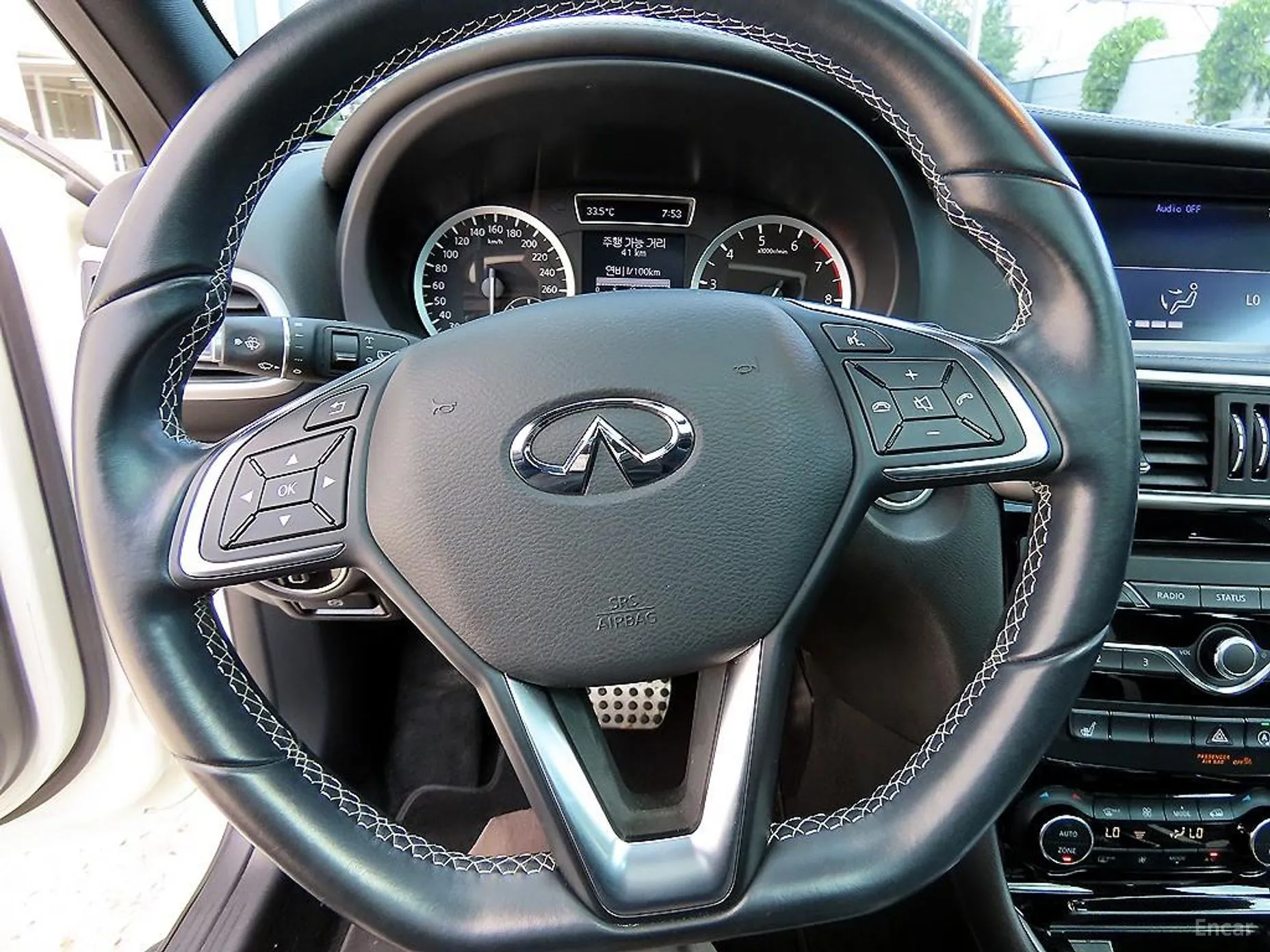 Infiniti Q30 превью 8