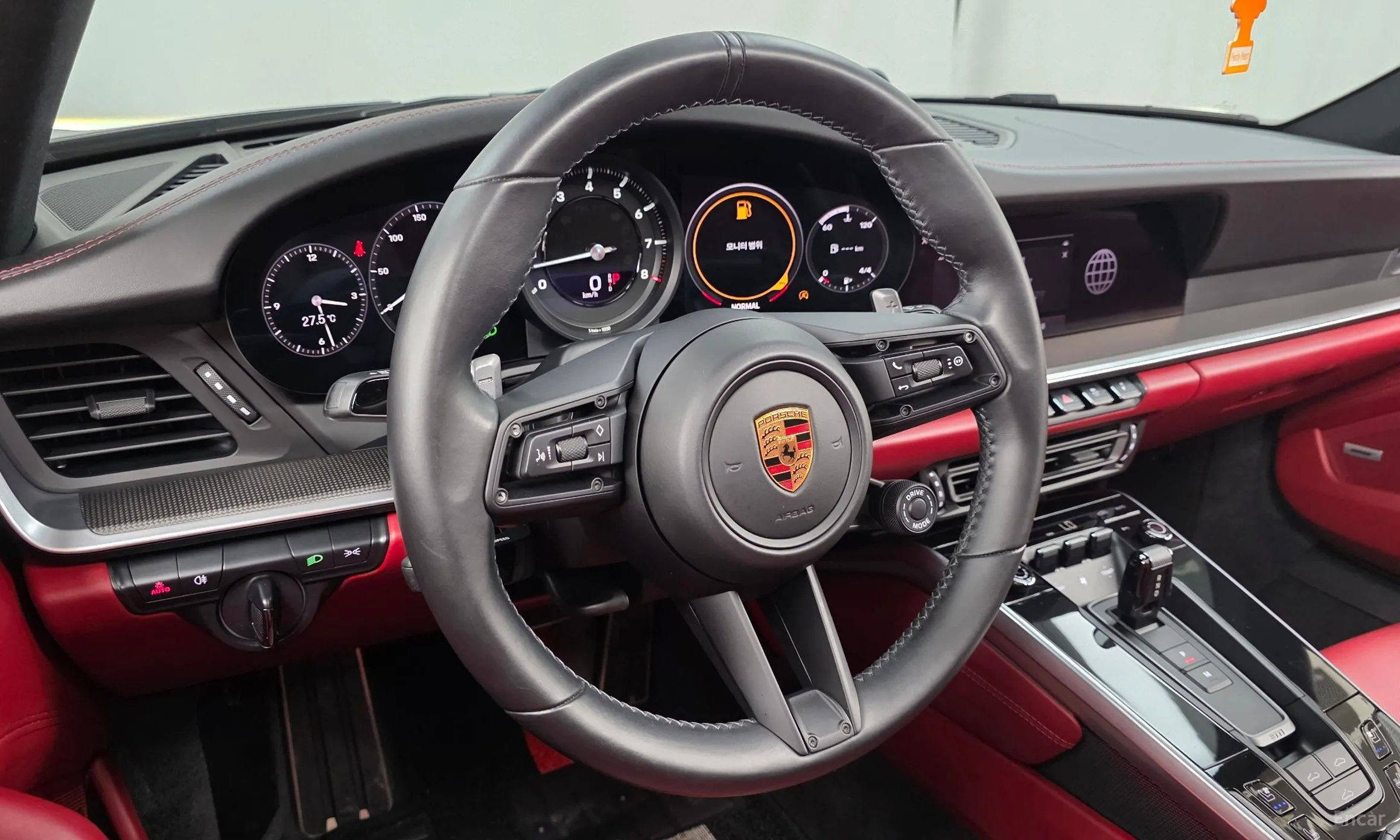 Porsche 911 (992) превью 12