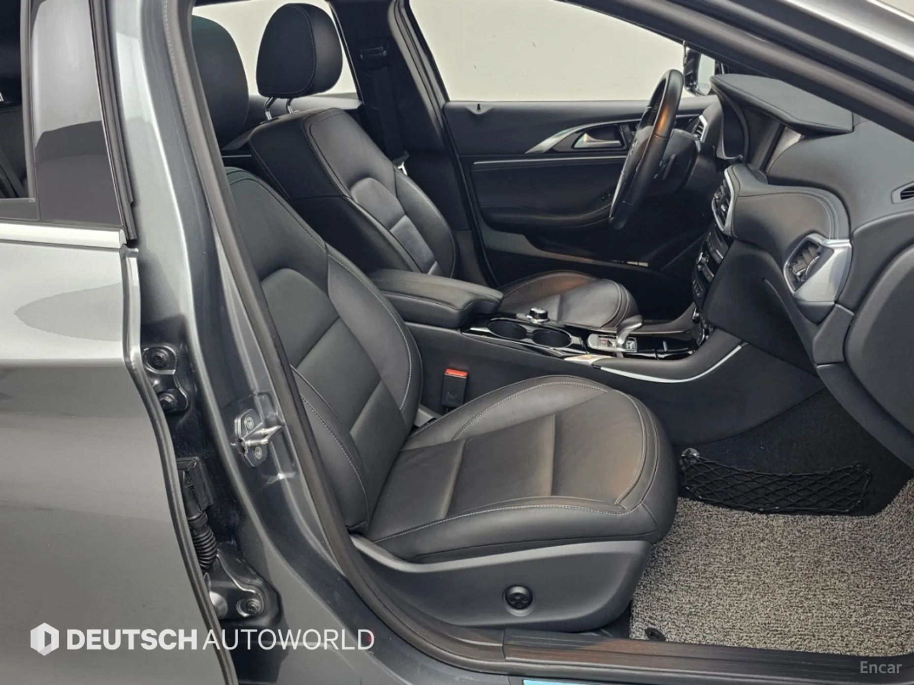 Infiniti QX30 превью 10