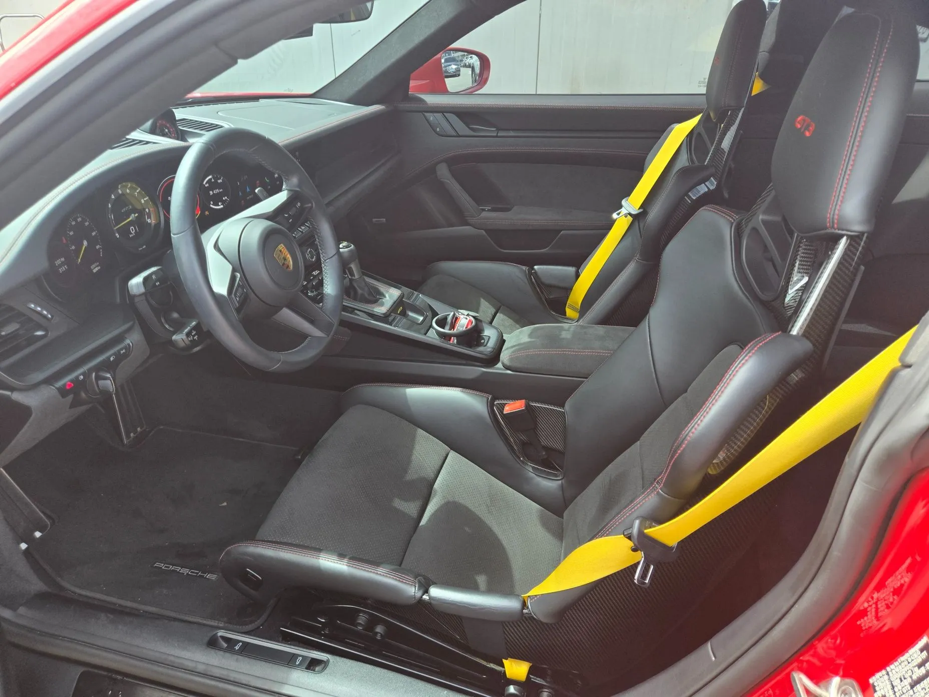 Porsche 911 (992) превью 7