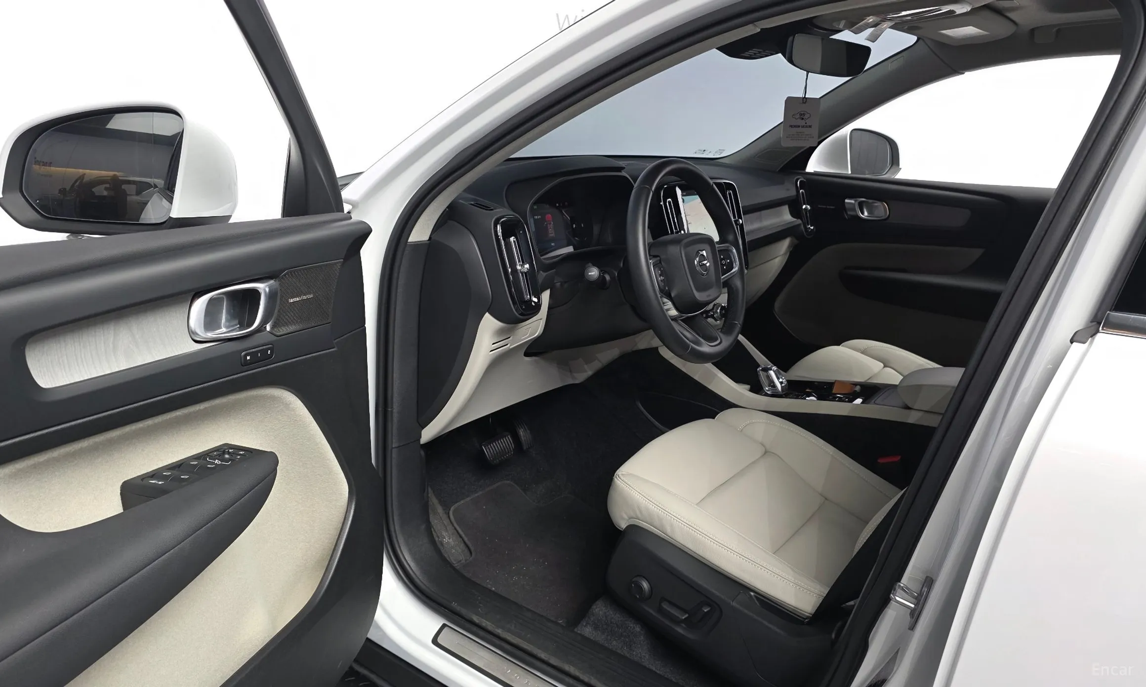 Volvo XC40 превью 10